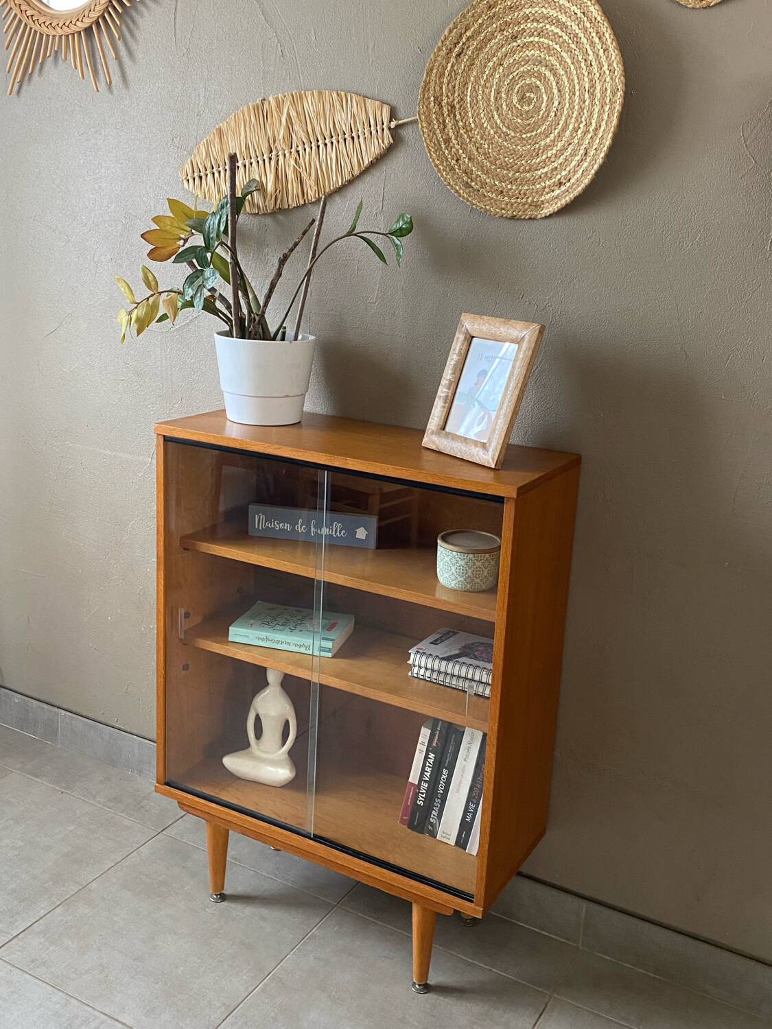 Very beautiful vintage library display case from the 60s