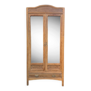 Armoire parisienne d’hôtel