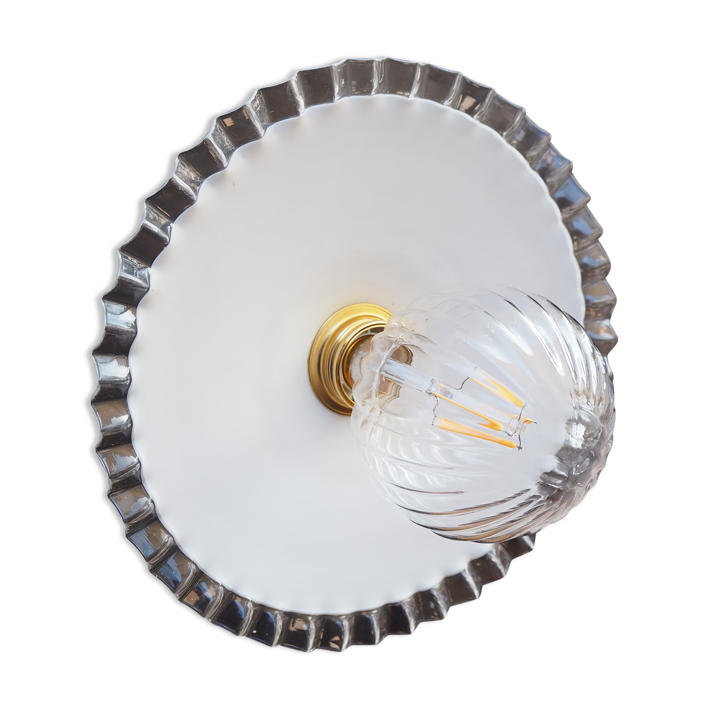 Wall lamp in white opaline