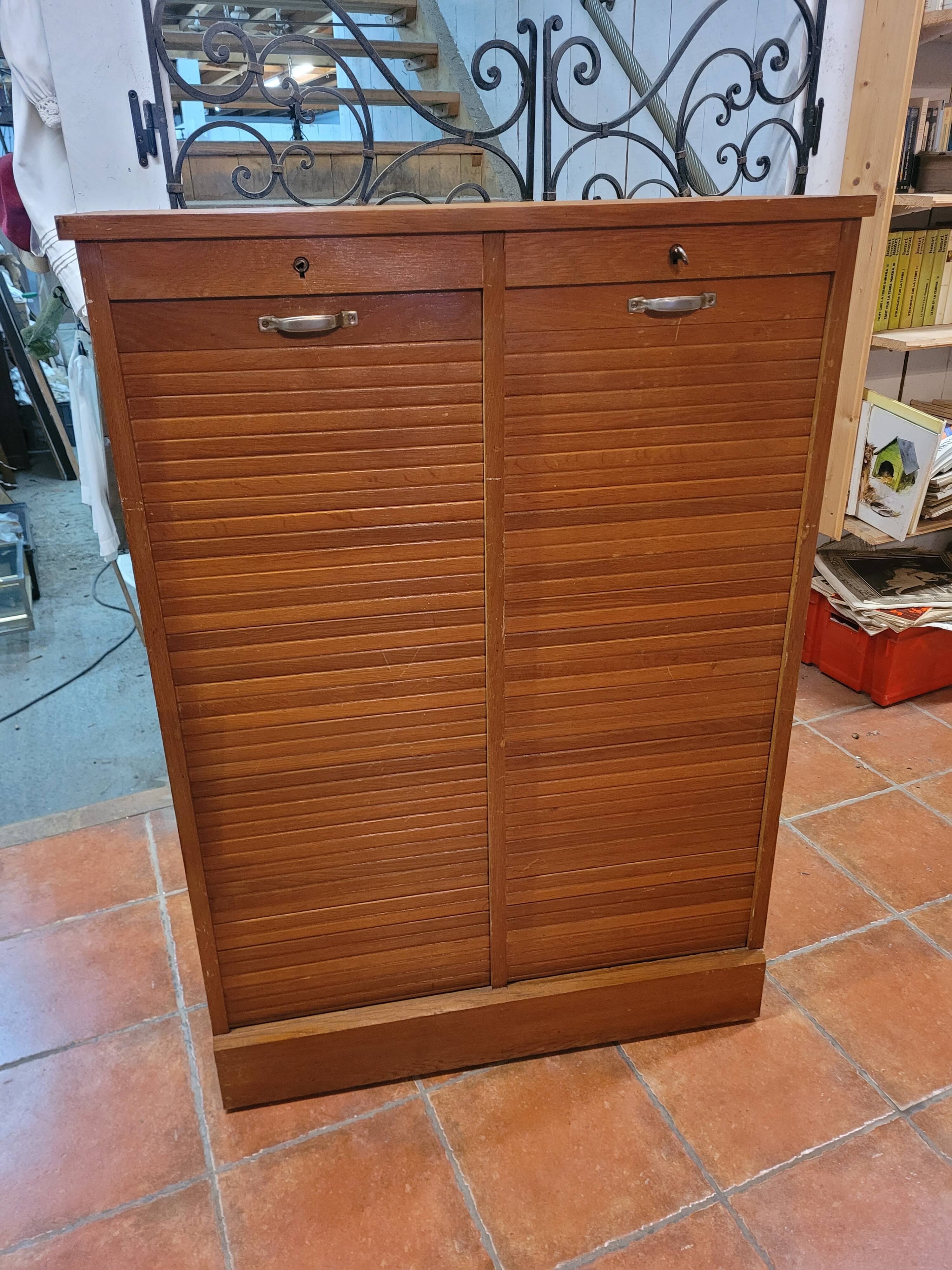 Double binder with curtains