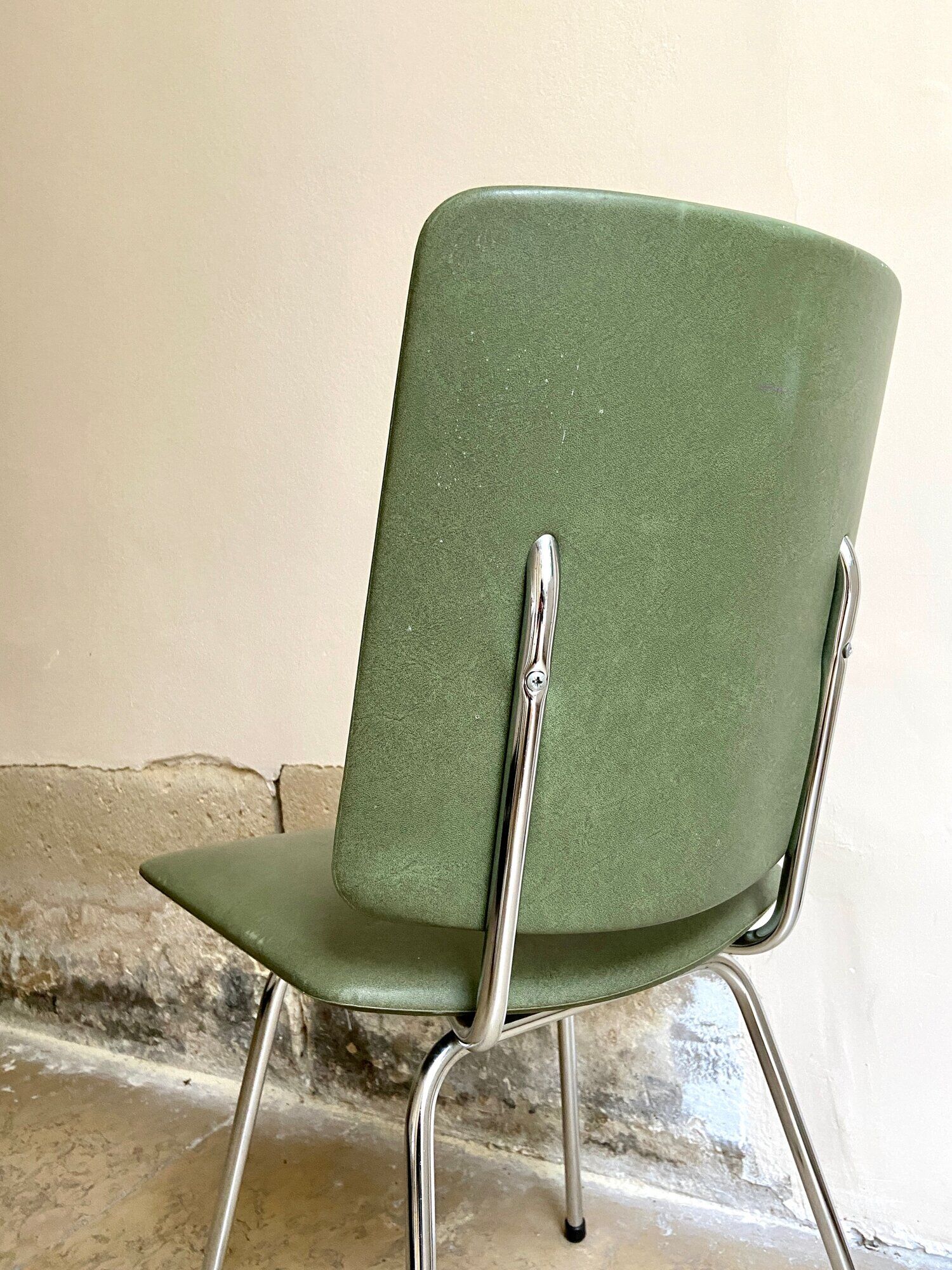 Chair in chrome aluminum and green skaï 1960s