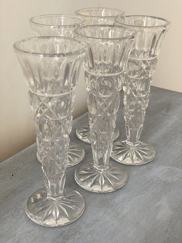 Chiseled glass flutes