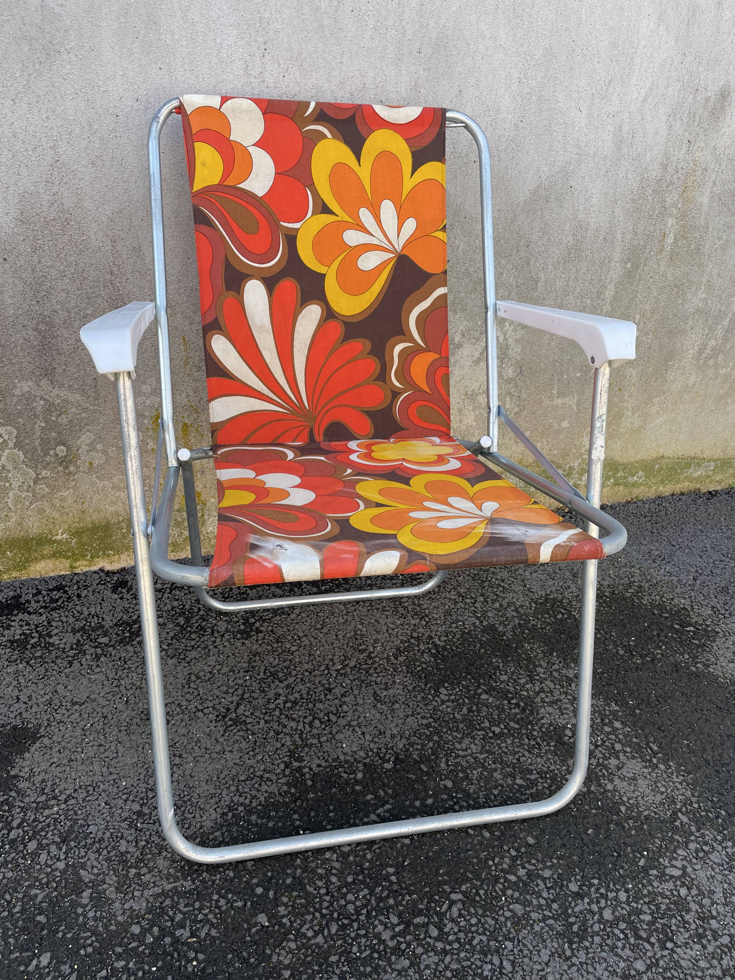 Foldable camping chair