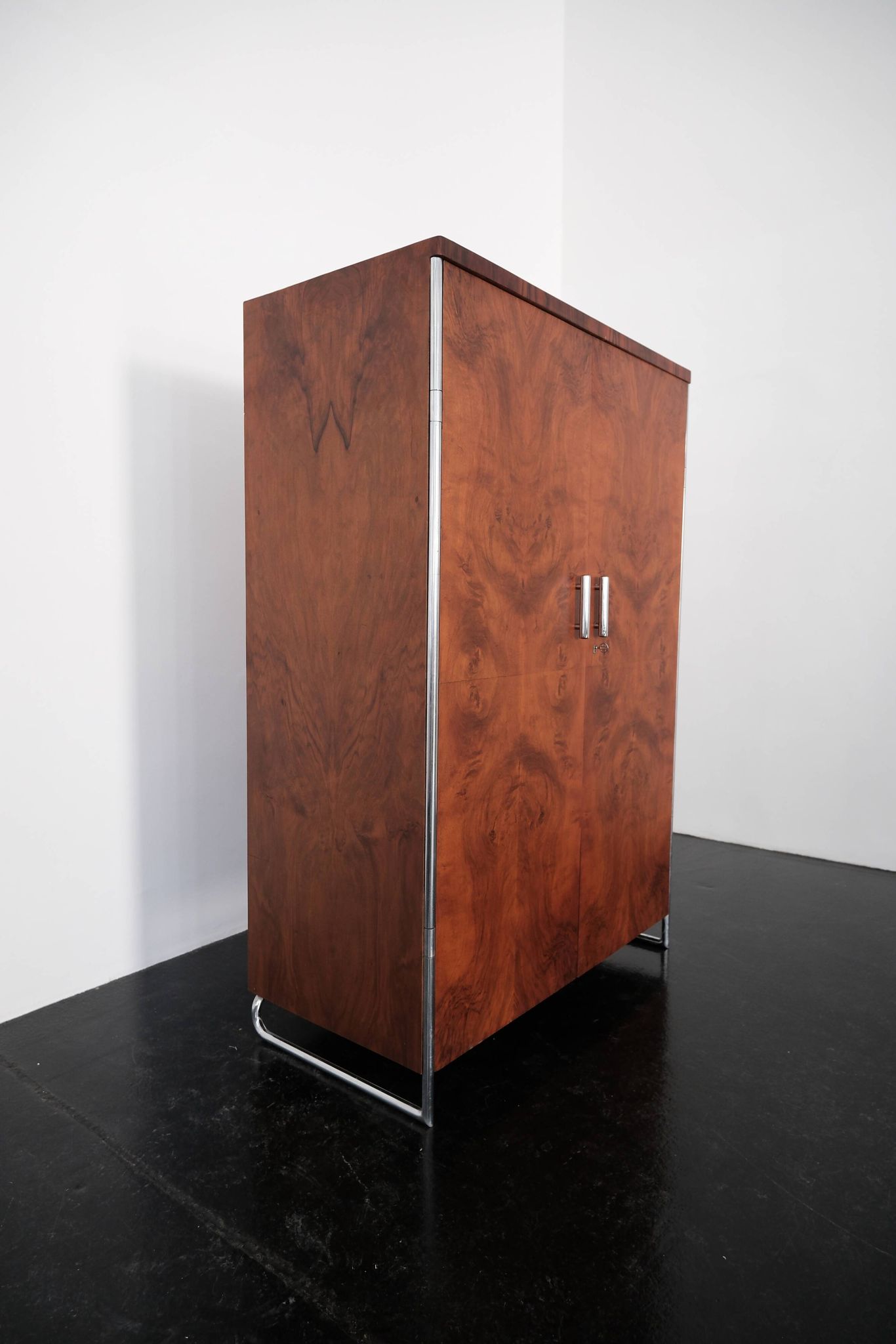 "KN 1" wardrobe by Mücke Melder