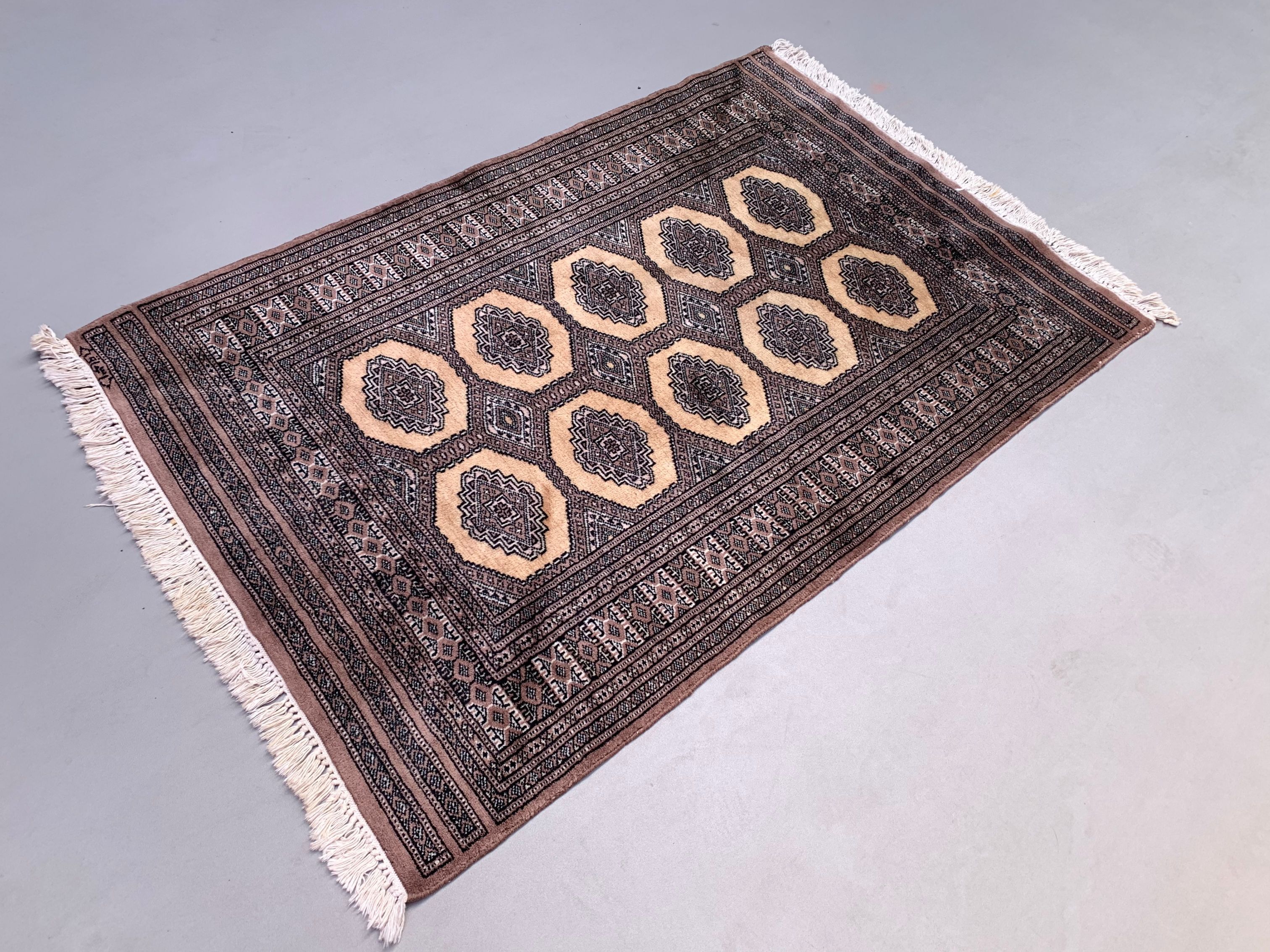 Fine vintage pakistani rug, 160x102 cm turkoman bokhara beige medium