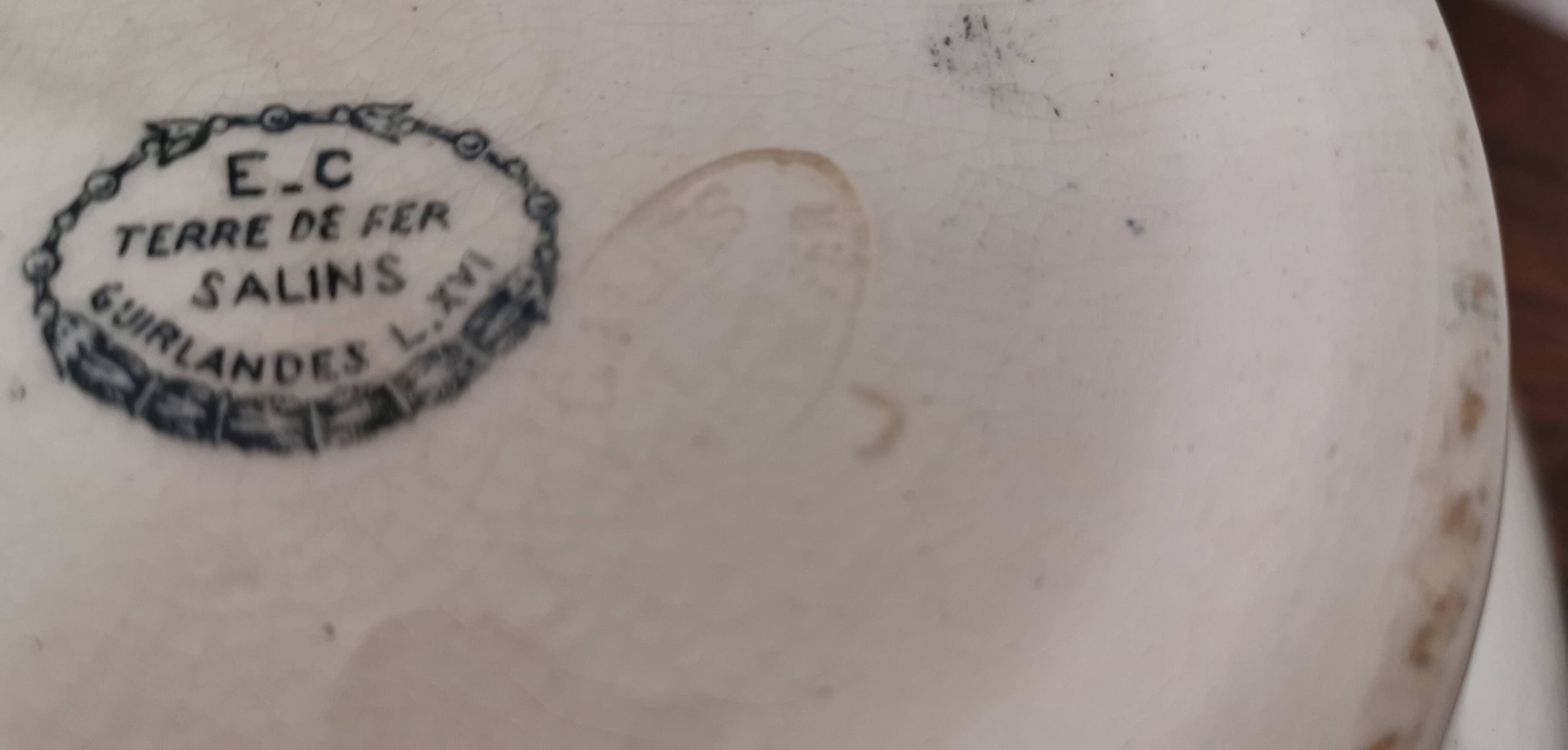 Iron earth tureen ec Salins, Louis XVI garlands