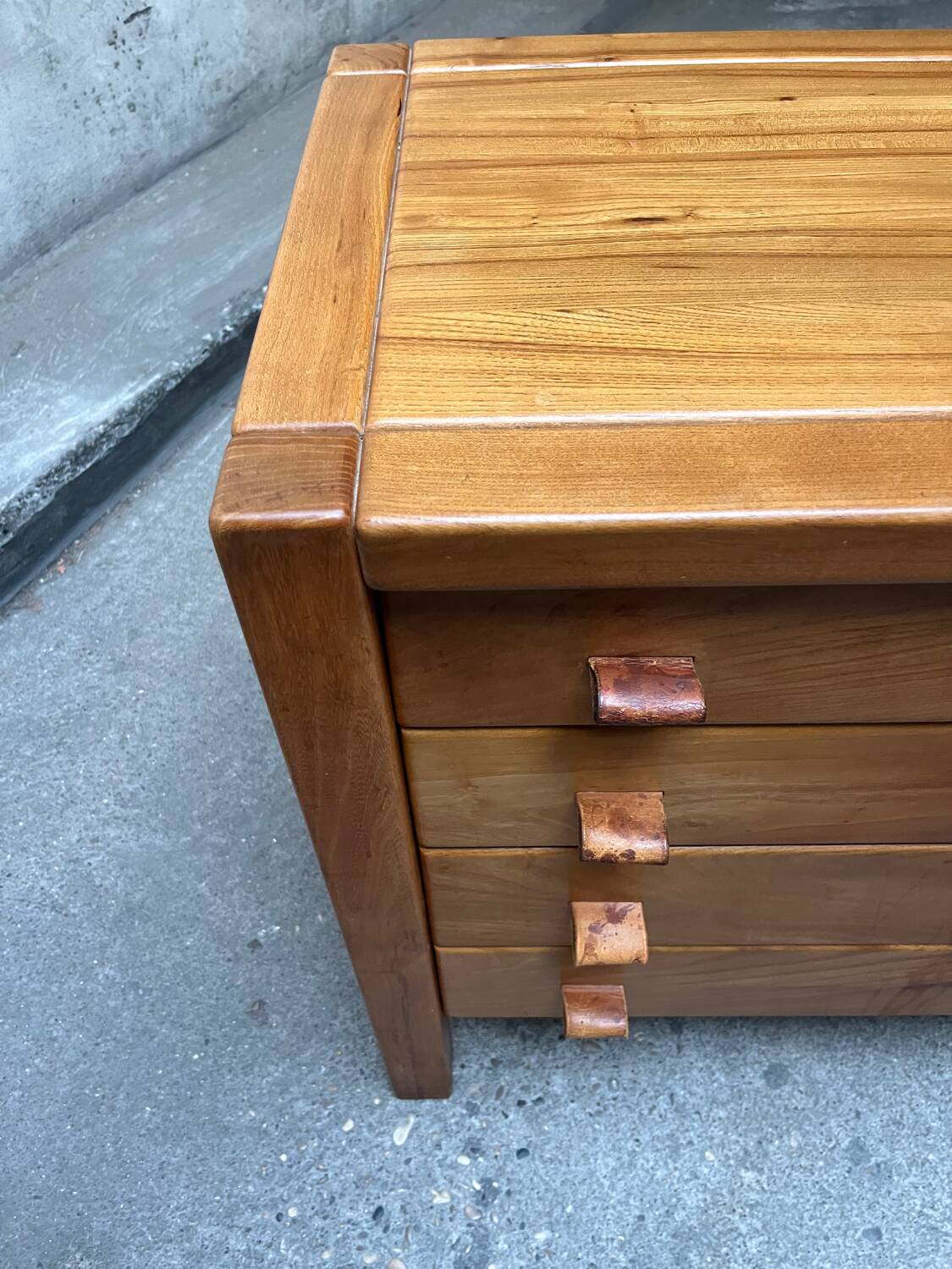 Maison Regain chest of drawers in elm and leather, 1970