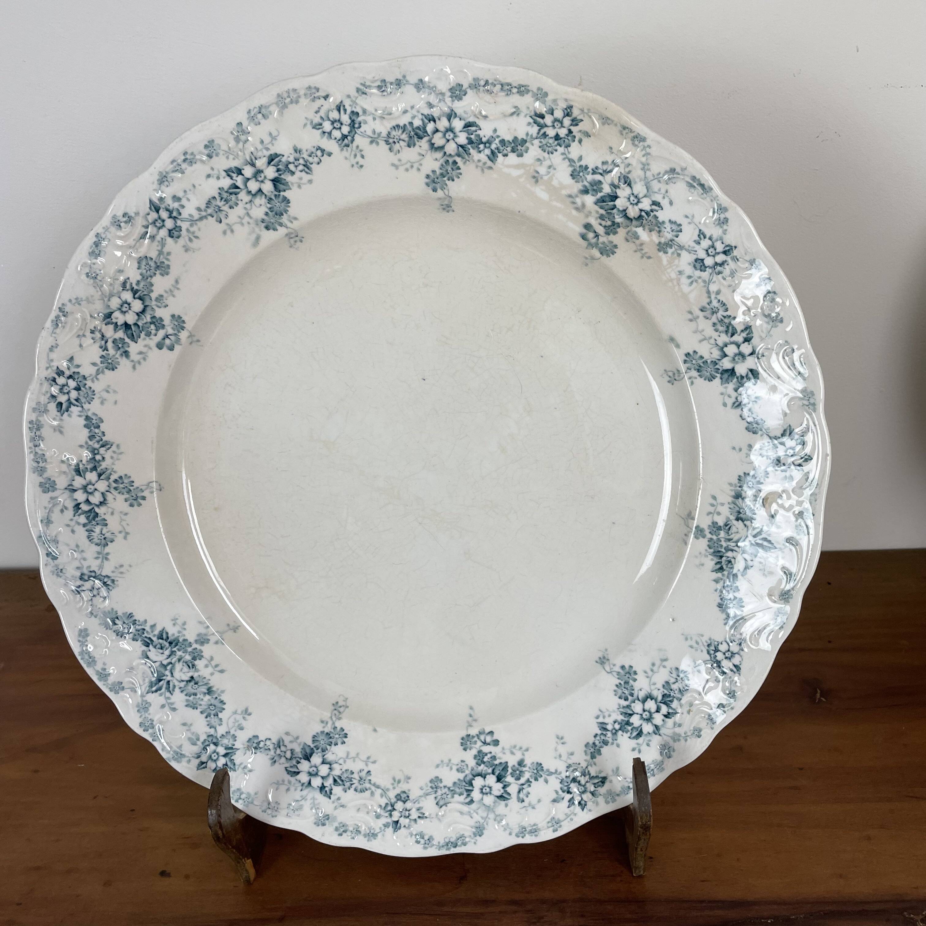 Round dish 30 cm in Maastricht earthenware, Clara model