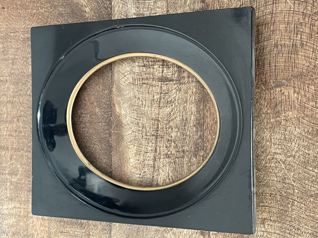 2 oval frames from the 19th century