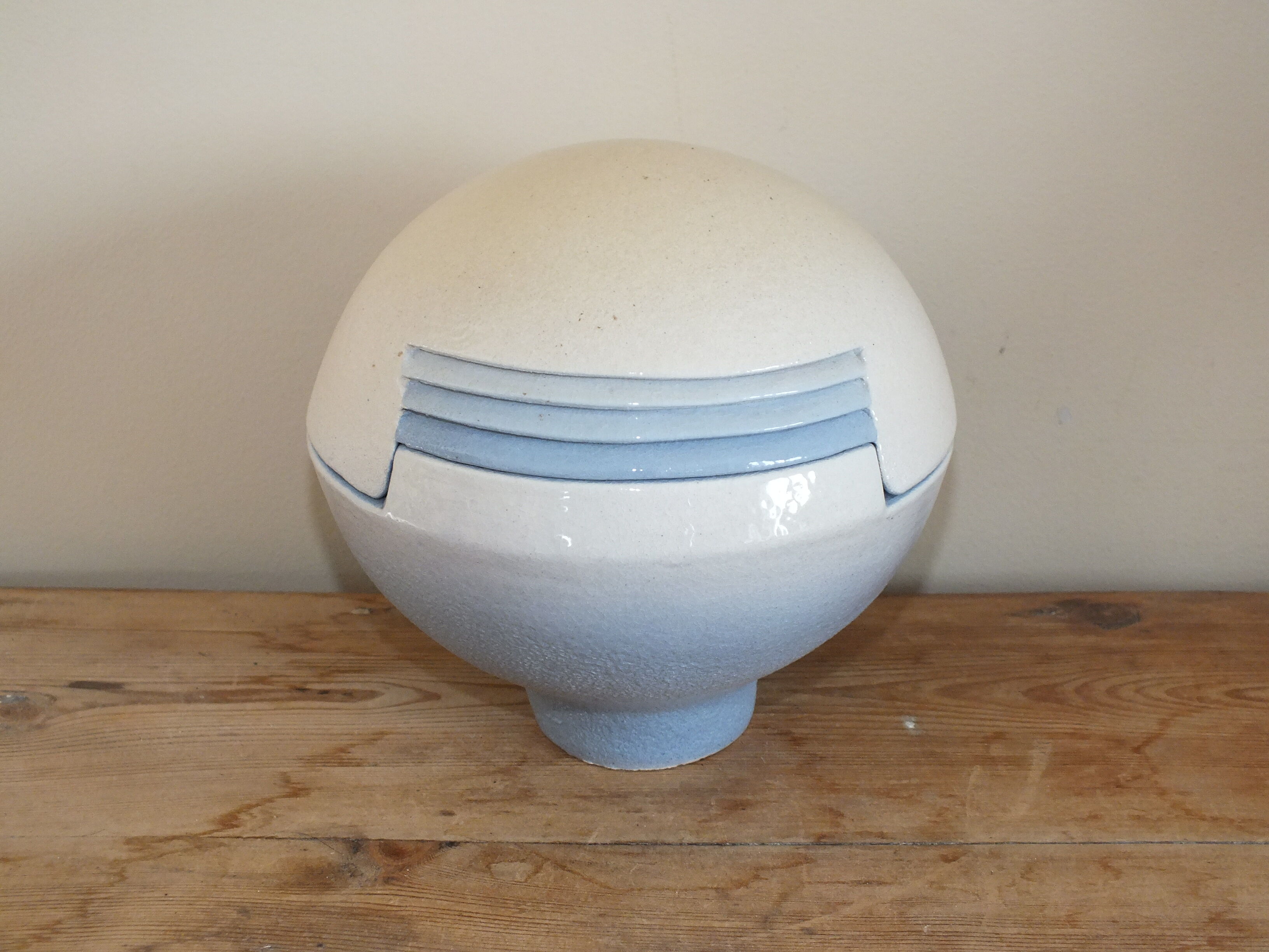 Covered pot flying saucer of the 70s