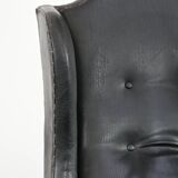 Antique black English cow leather wingback armchair from the 19th century