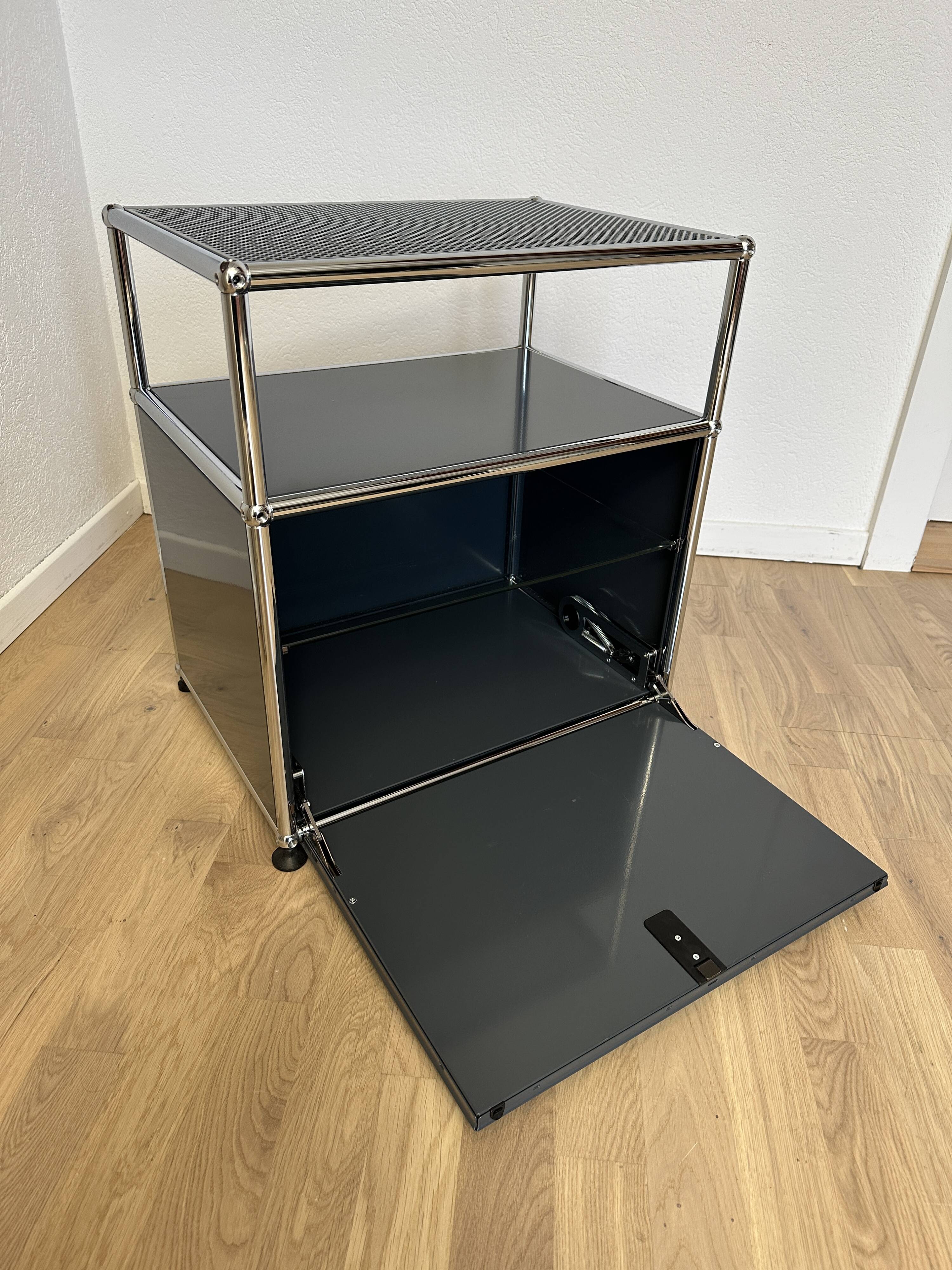 Meuble d’appoint USM Haller en Gris Anthracite