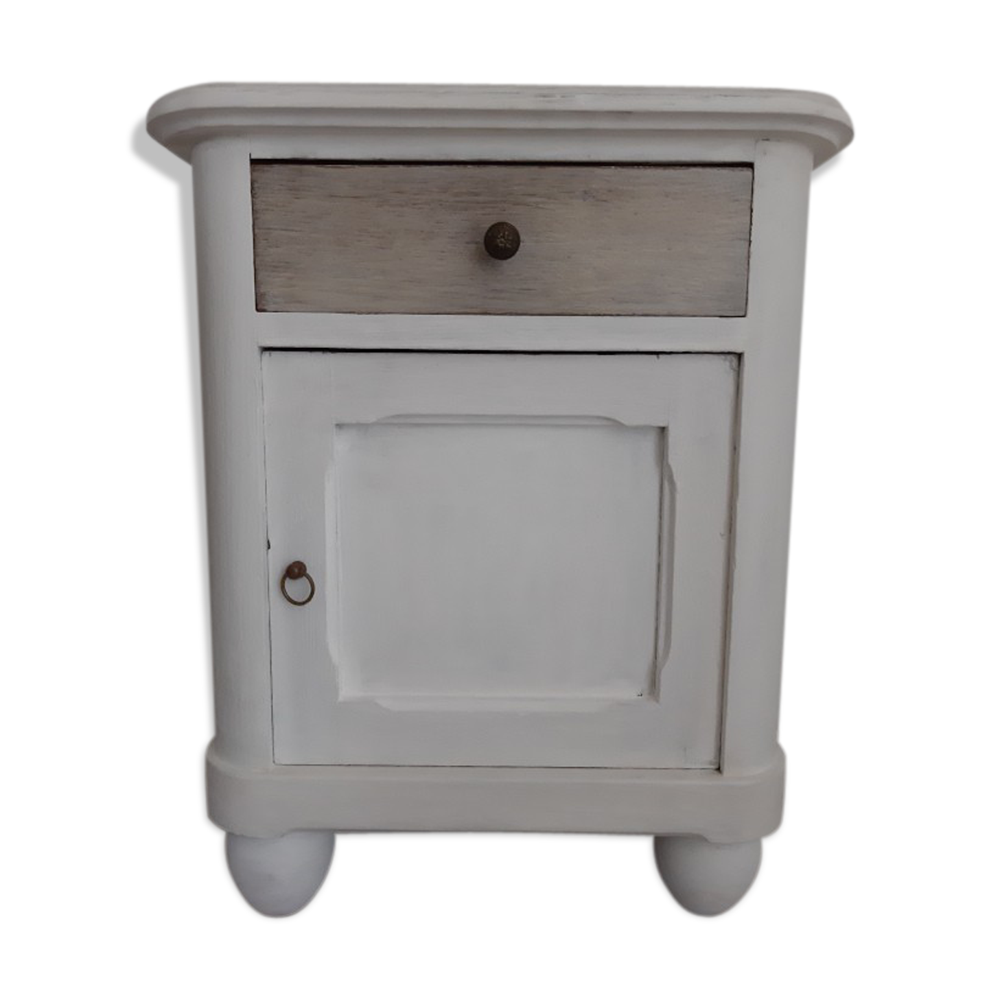 Massive chestnut chevet