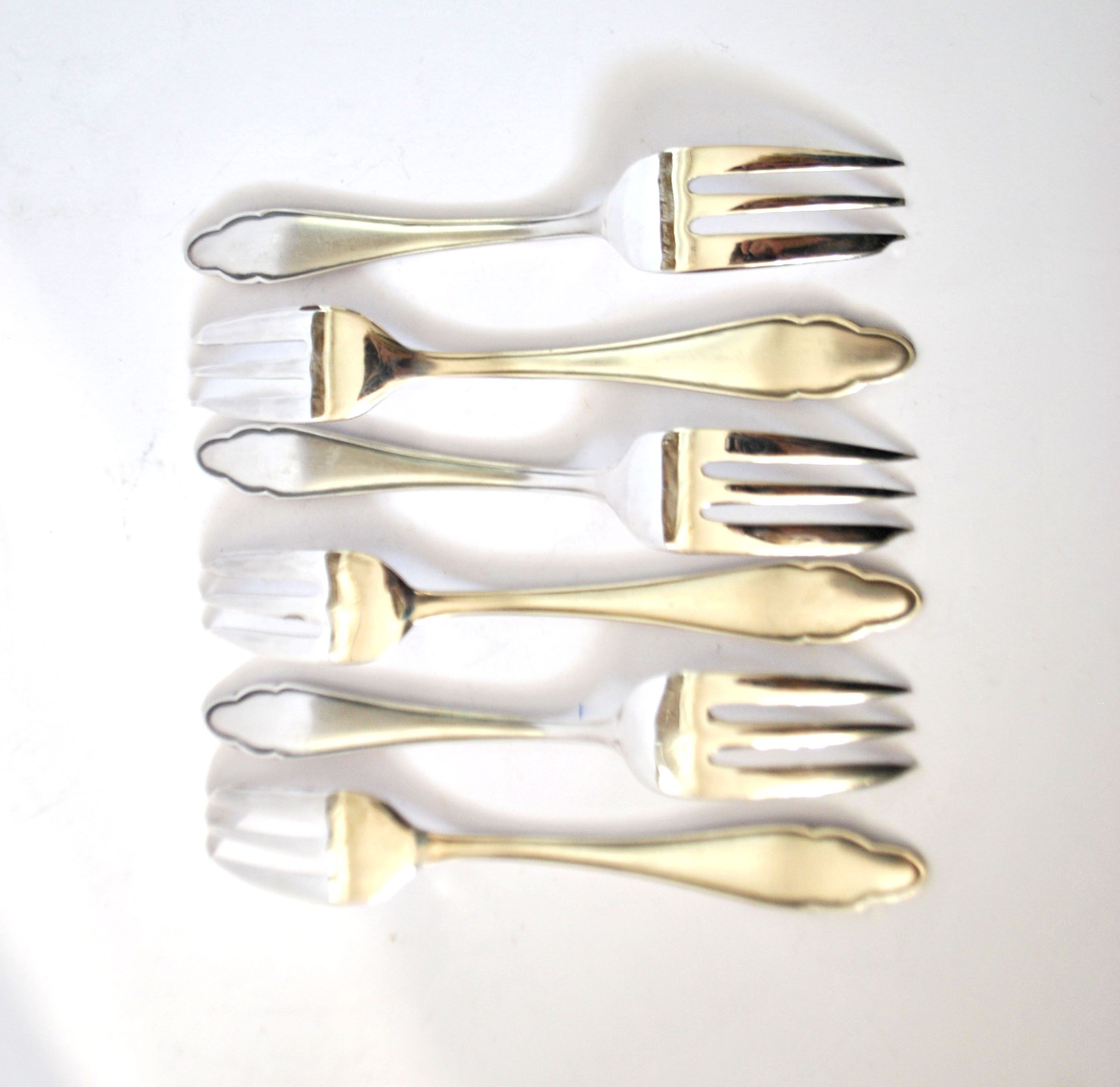 6 fourchettes à dessert modernistes en métal argenté chantourné DEETJEN