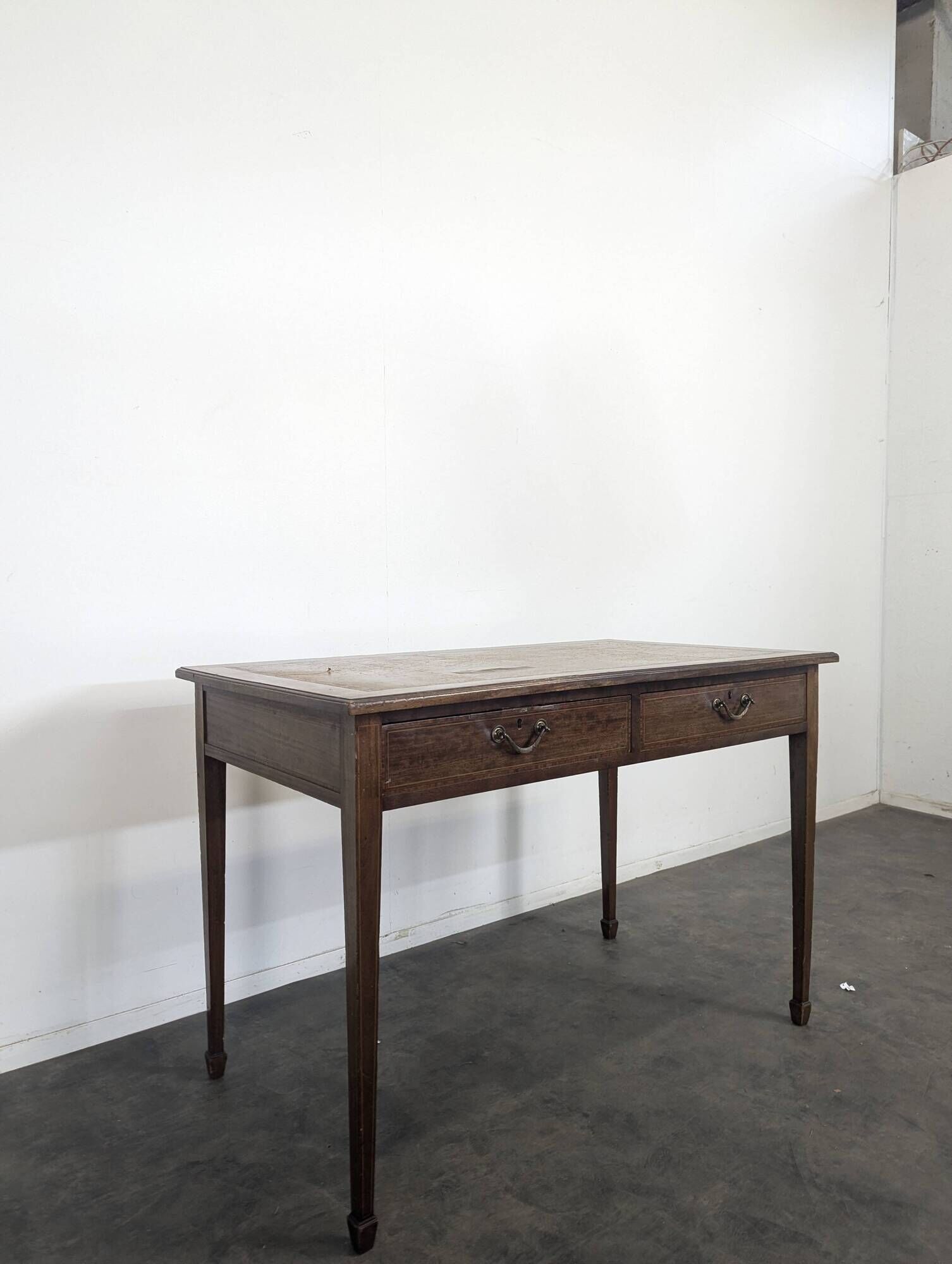 Bureau de stylle Louis XVI en acajou XIXème
