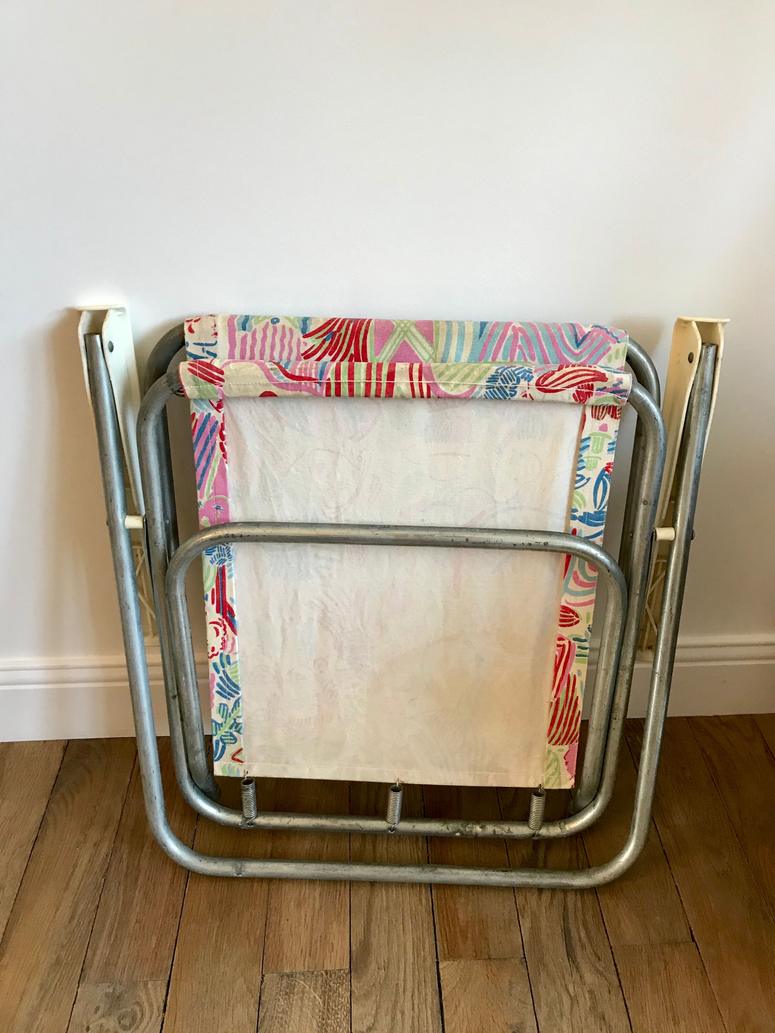 Colorful folding camping chair face pattern 70s