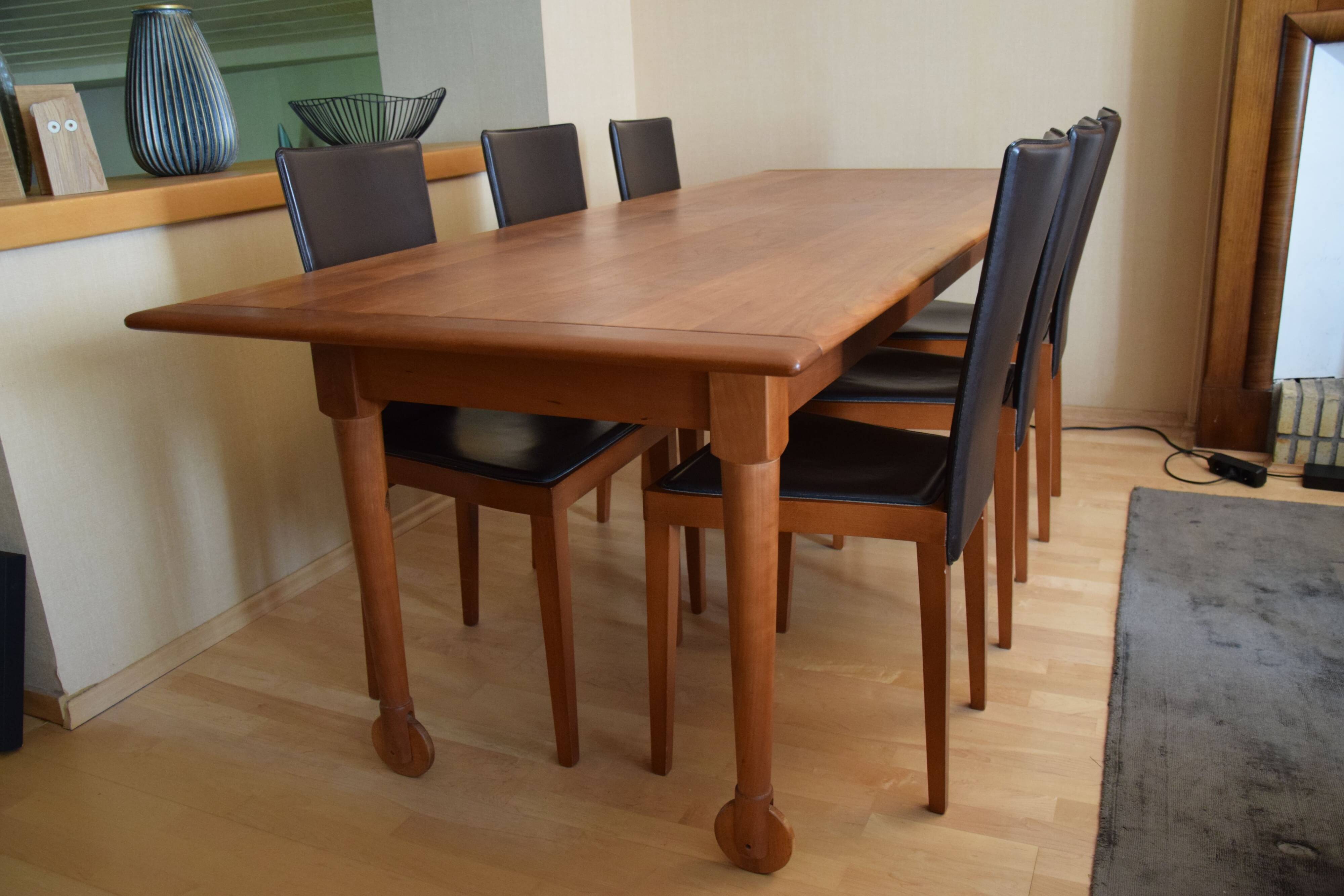 Table à manger en merisier massif style Shaker