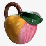 Pichet en faïence évoquant un fruit