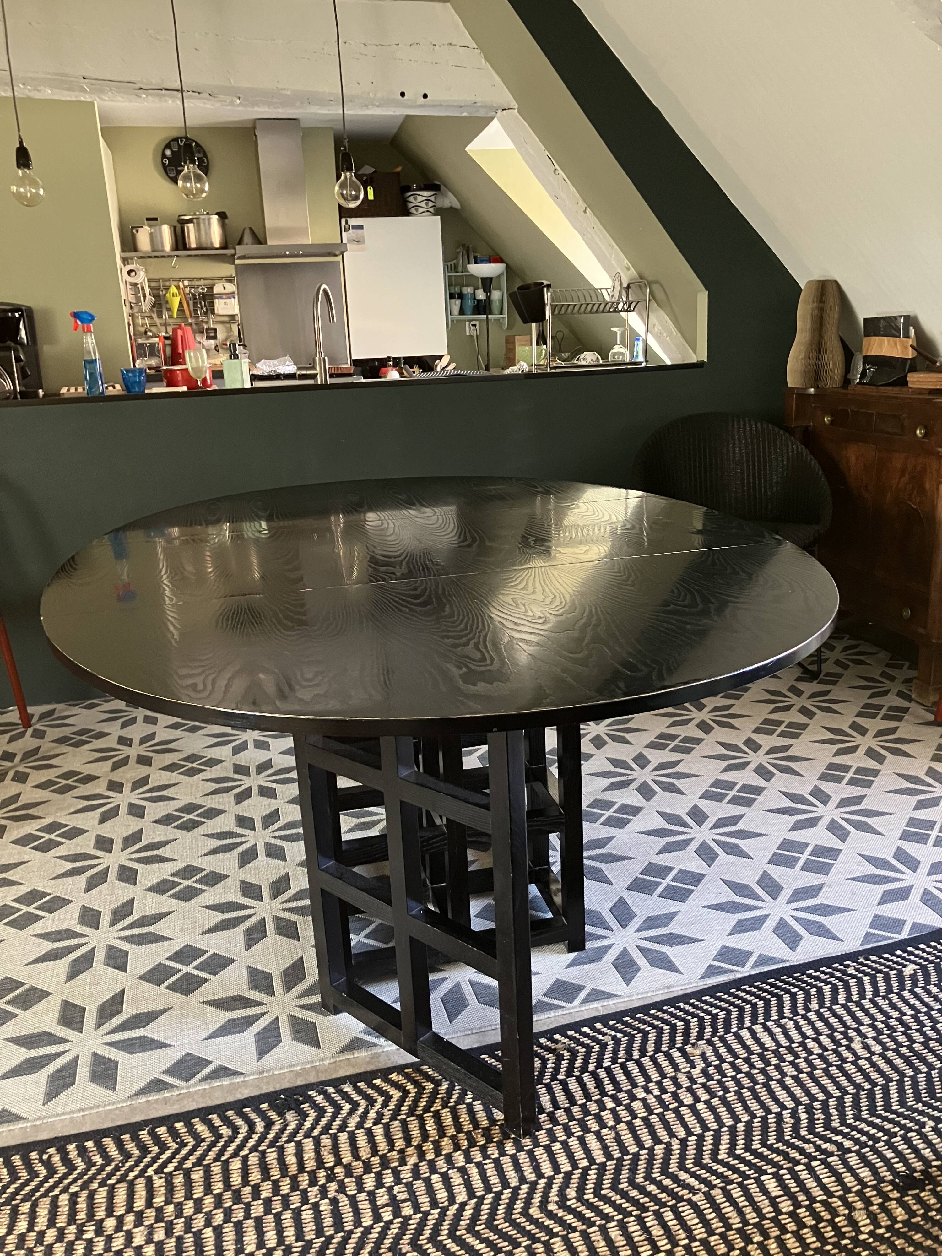 Extendable Macintosh table