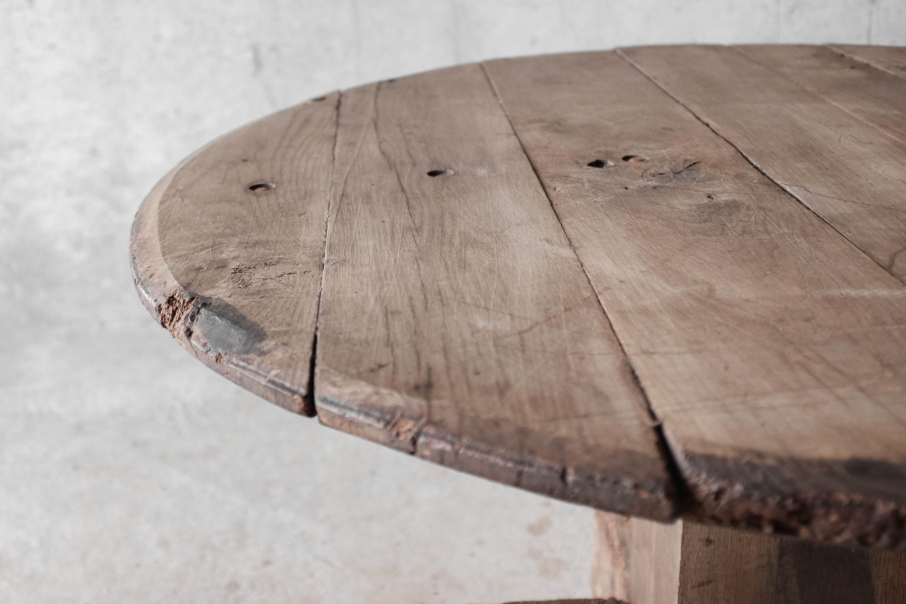 Round primitive dining table, solid wood