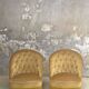 Paire de fauteuils crapaud vintage en velours jaune d’or