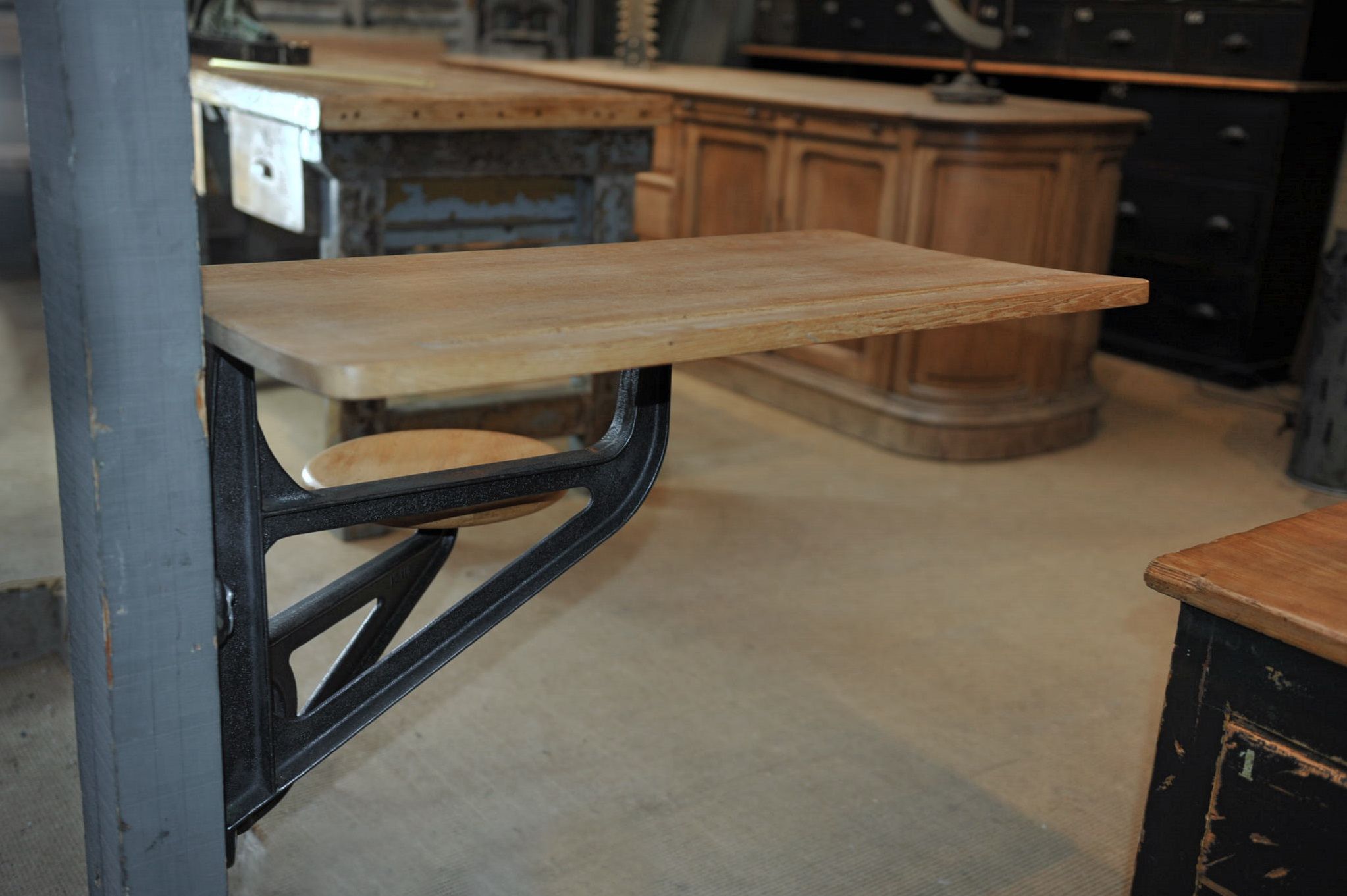 Fonte odesk and seamstress wall solid oak with removable seat 1930