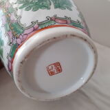 Vase chinois en porcelaine peint à la main, signé