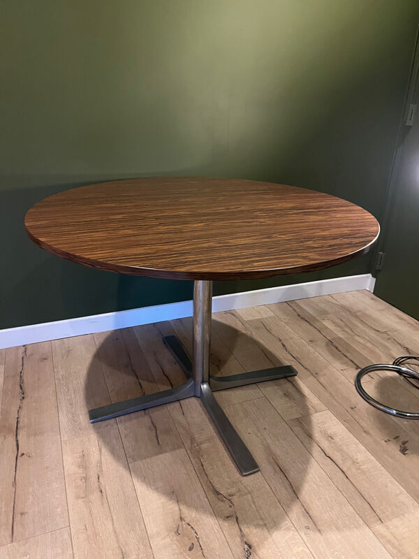 Table ronde vintage 110 cm en palissandre, pied tulipe, années 70.
