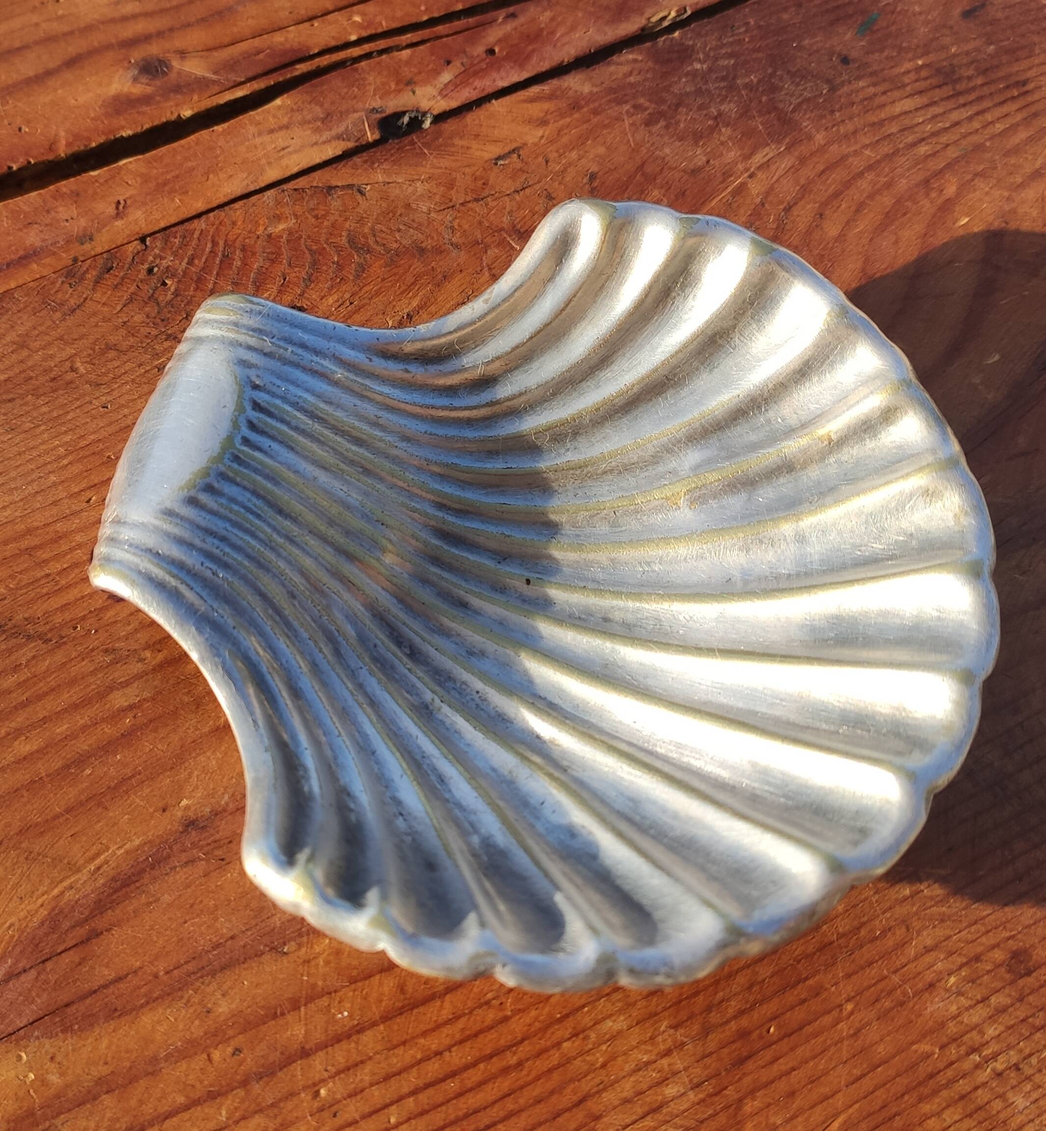 Vintage shell soap dish