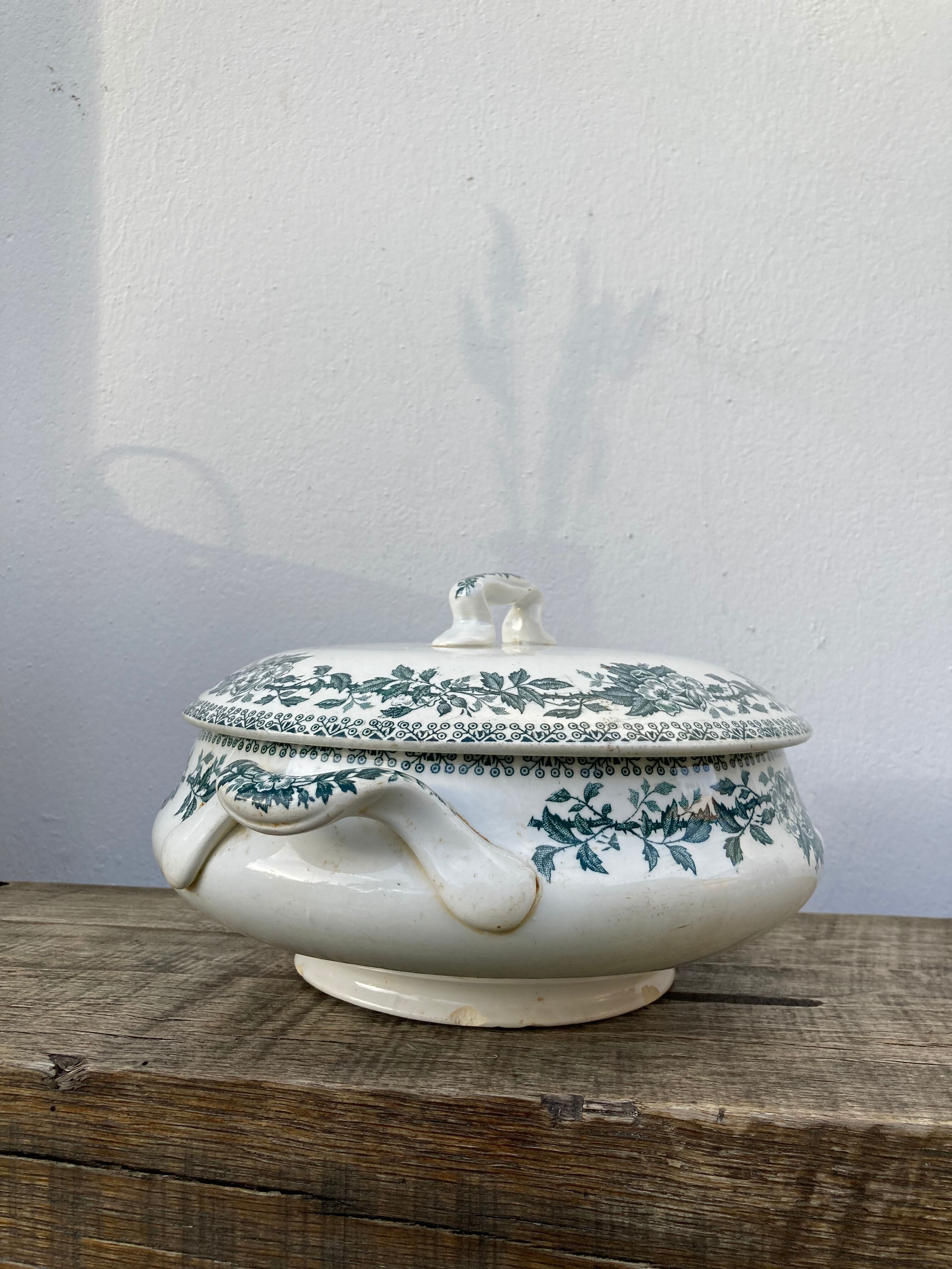 Iron earth tureen Saint Amand Guadeloupe ancient ceramic