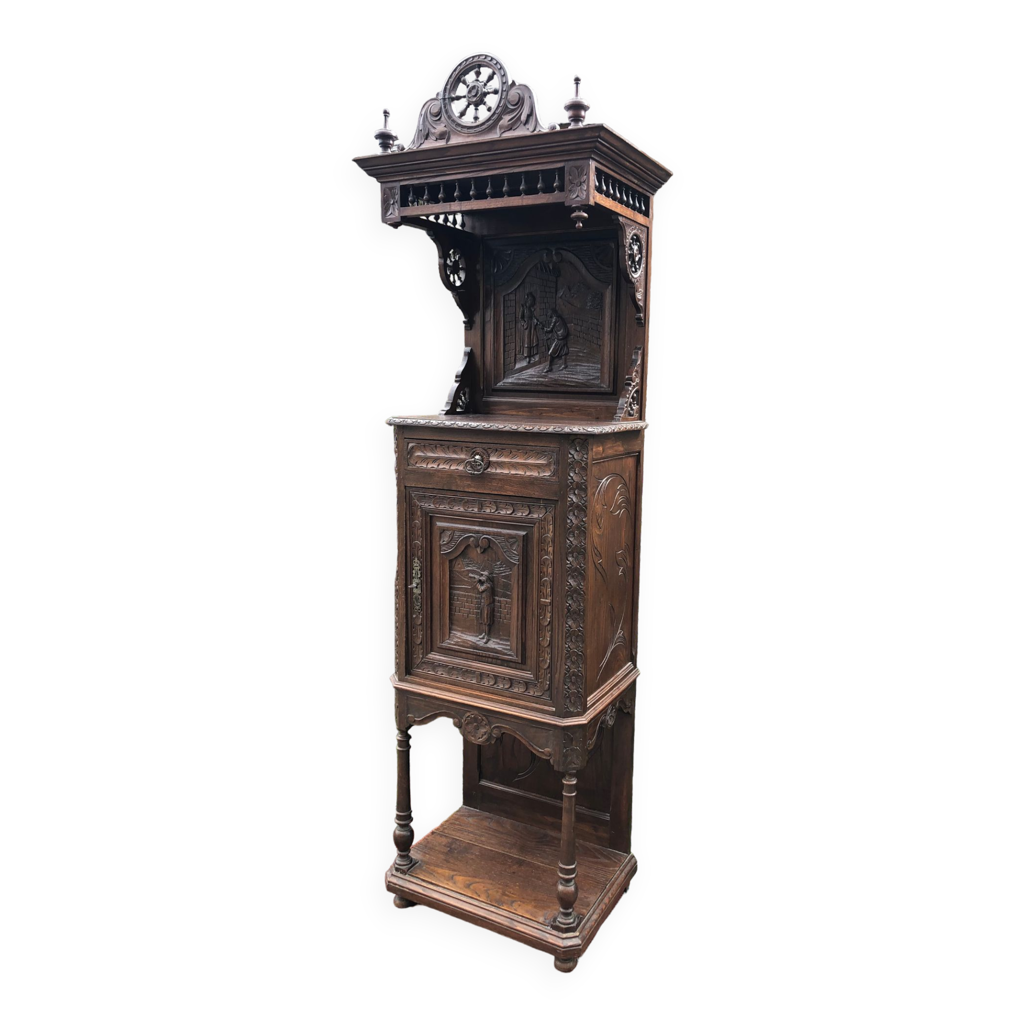 Breton oak sideboard from the early 20th century