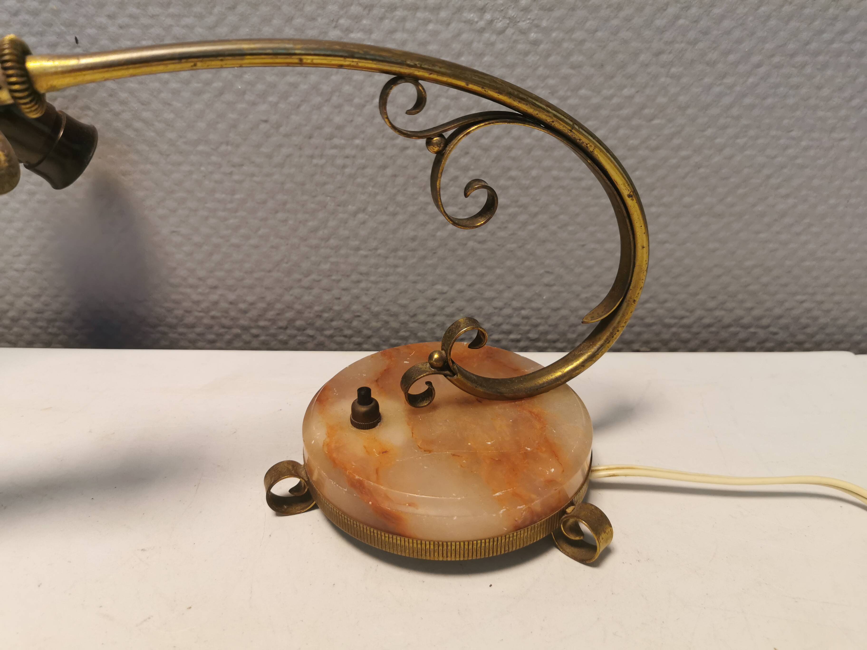 A set of very old art deco table lamps, estimated 1920s in brass and marble.