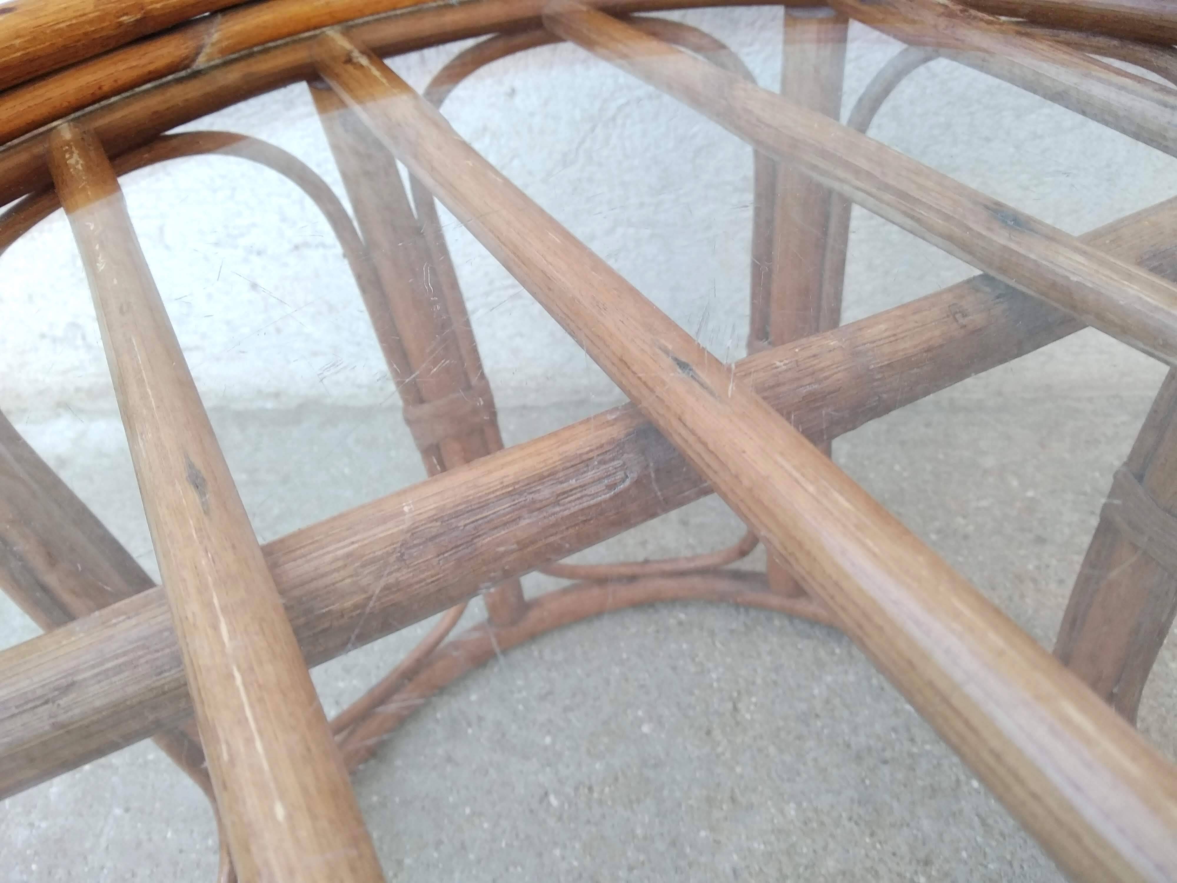 Table tabouret en rotin et verre vintage
