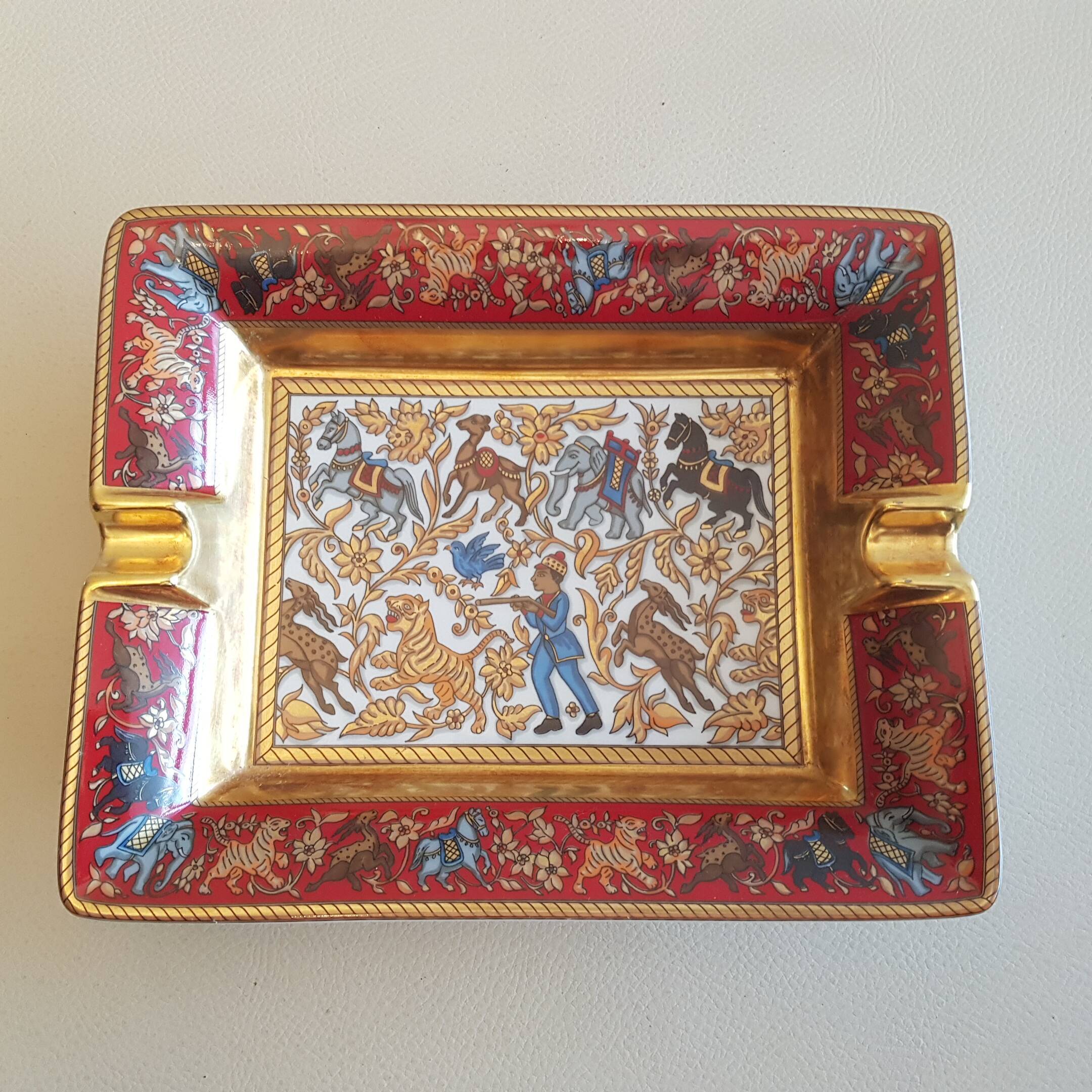 Hermes - Paris - Porcelain ashtray Hunting in India - red / gold