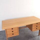 Bureau en chêne du milieu du siècle par Svend Åge Madsen pour Sigurd Hansen, années 1960.