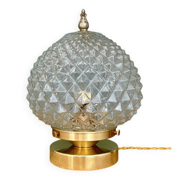 Vintage globe table lamp in moulded glass with diamond points.