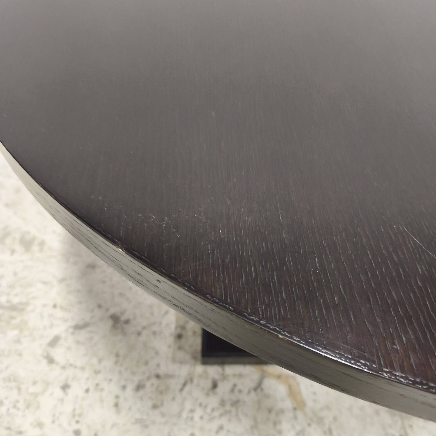 Table ronde modèle Convivio, design Antonio Citterio pour Maxalto