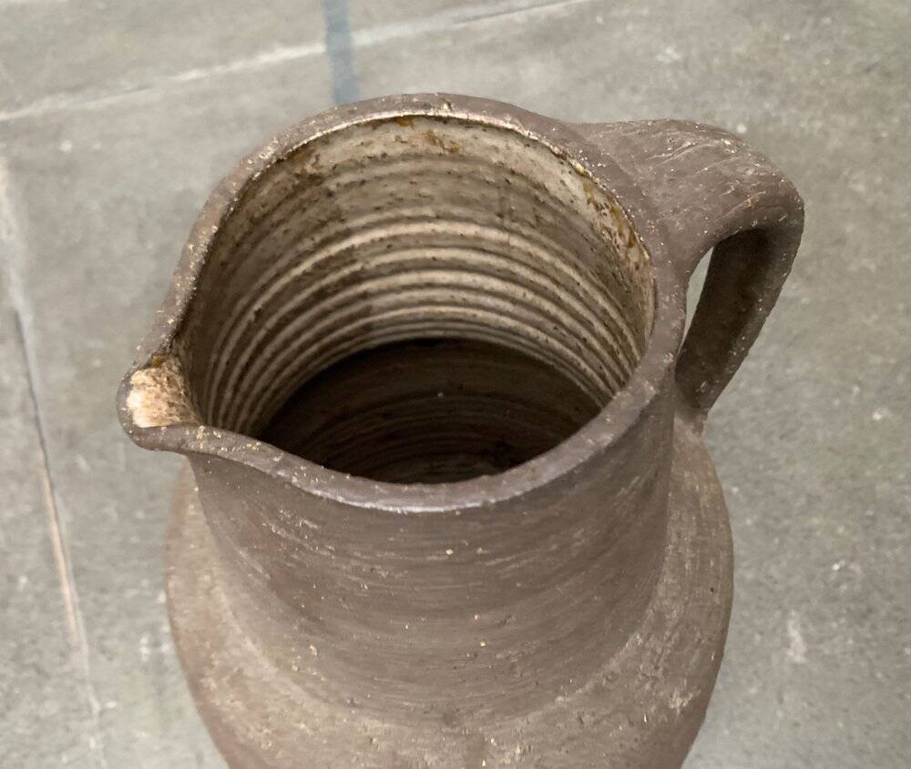 Brutalist German vase on a mid-century stand by Krösselbach Keramik, 1960s.