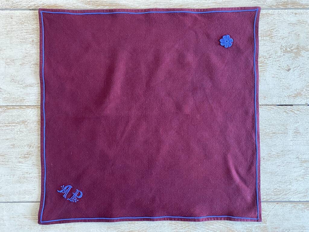 Nappe ancienne et ses 4  serviettes brodée AP - 132x150cm - coton