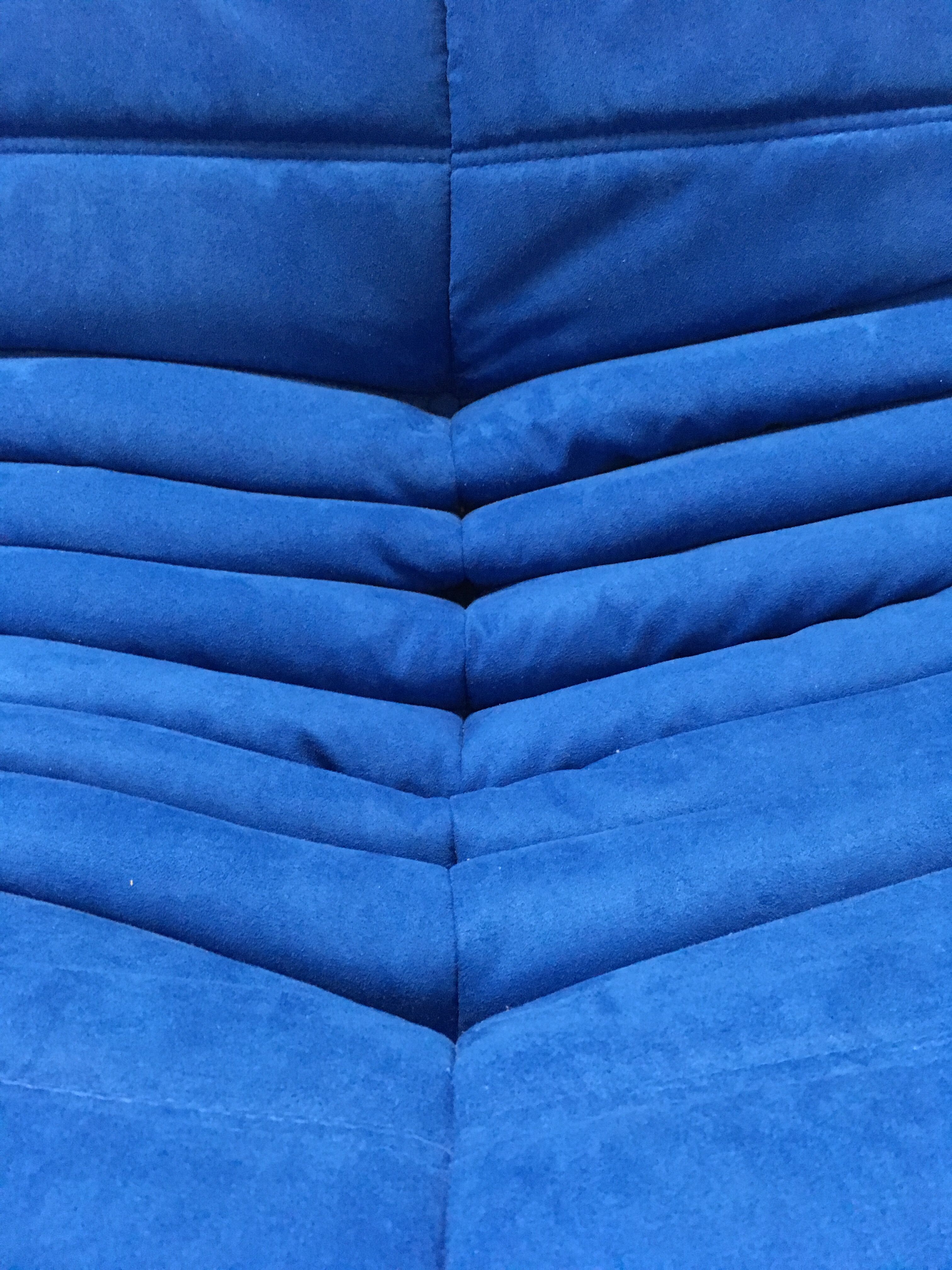 "Togo" angle chair model designed by Michel Ducaroy 1973