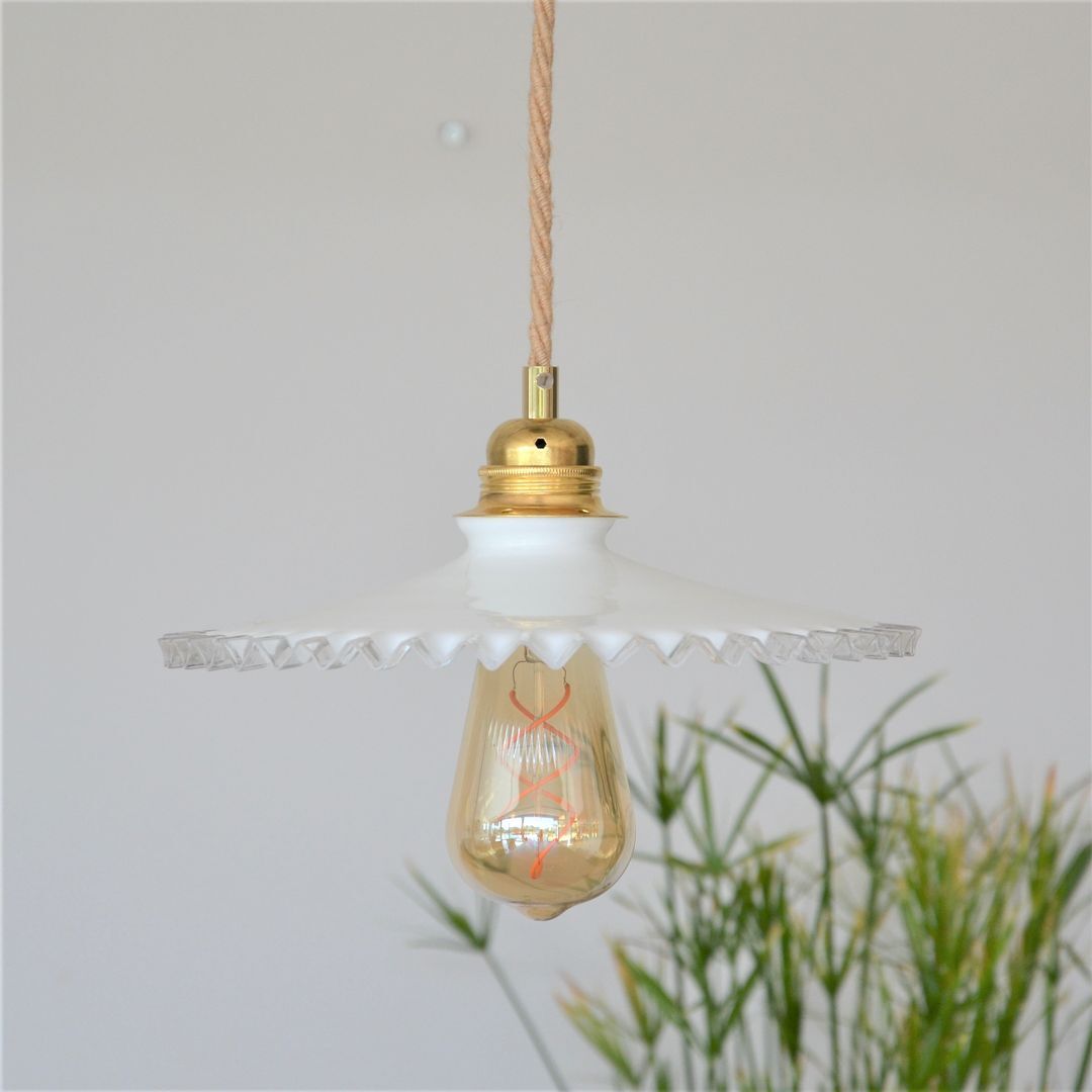 Pleated opaline suspension and jute cord