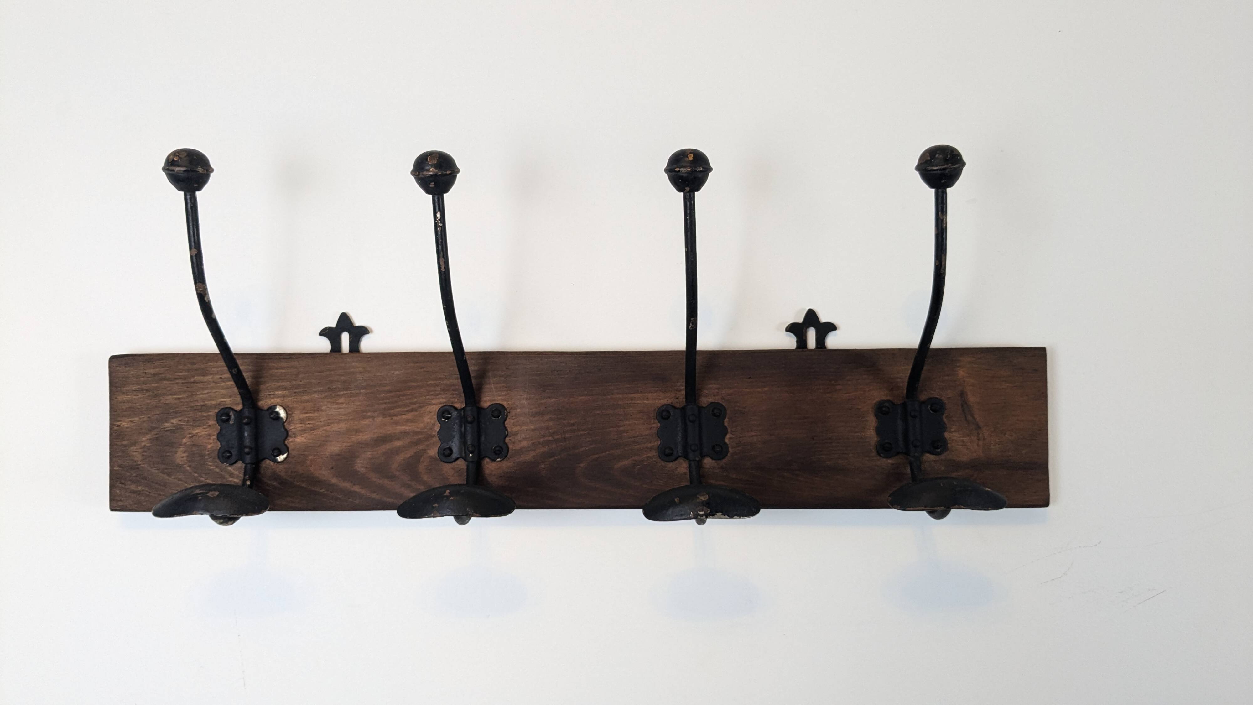 Patère 4 crochets en bois & fer – style industriel chic