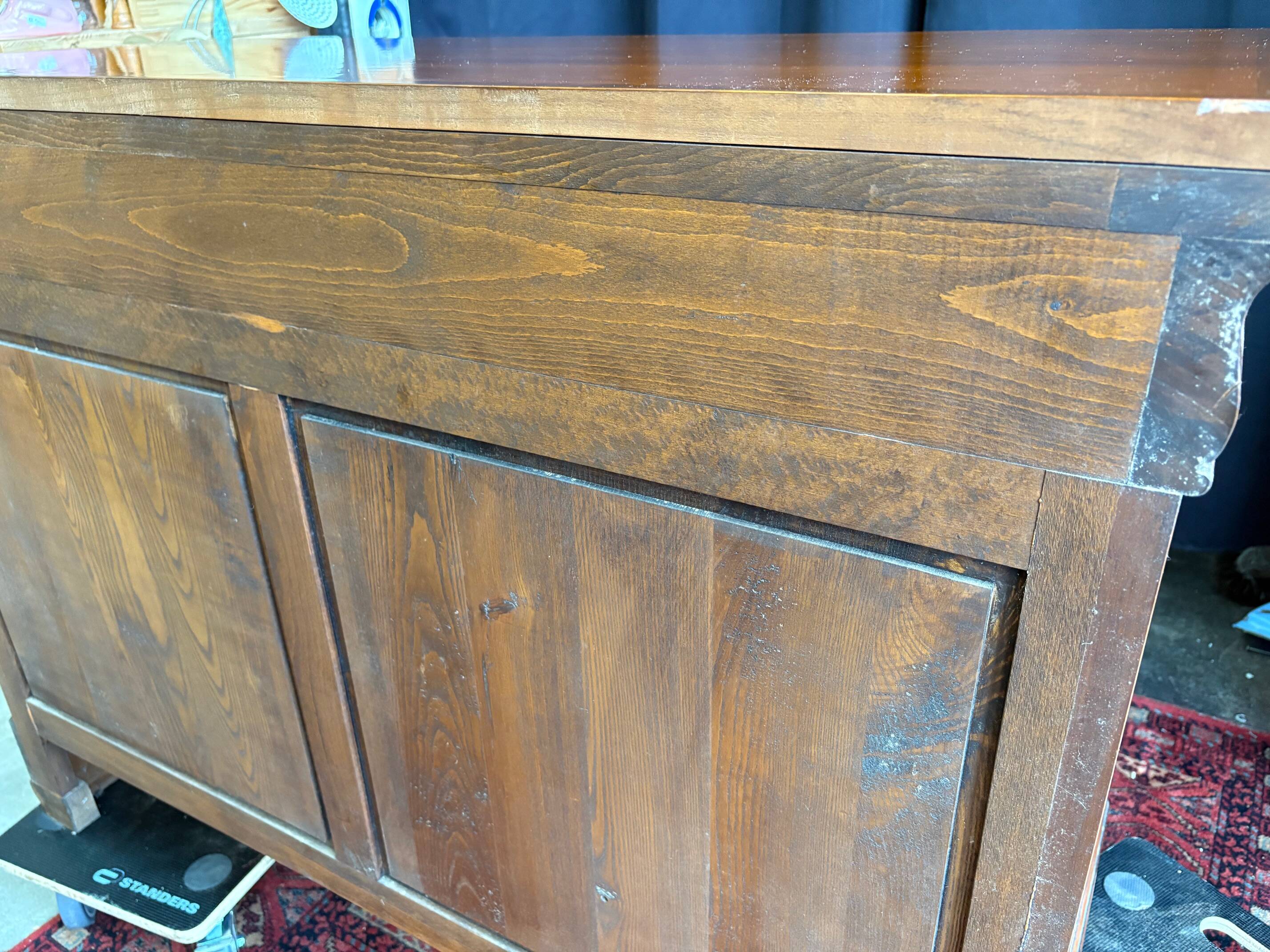 Commode style Louis-Philippe en bois massif