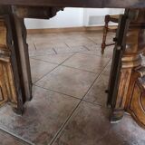 Old table with central leg, small casters, 2 extensions