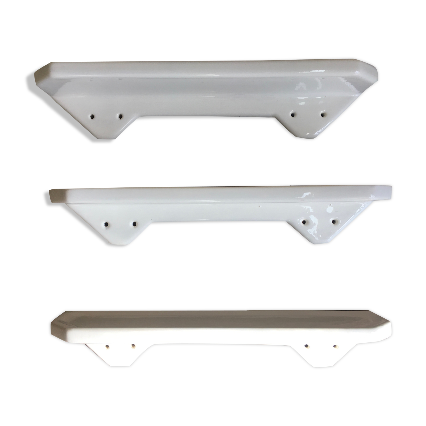Set of 3 white ceramic shelves art deco bathroom