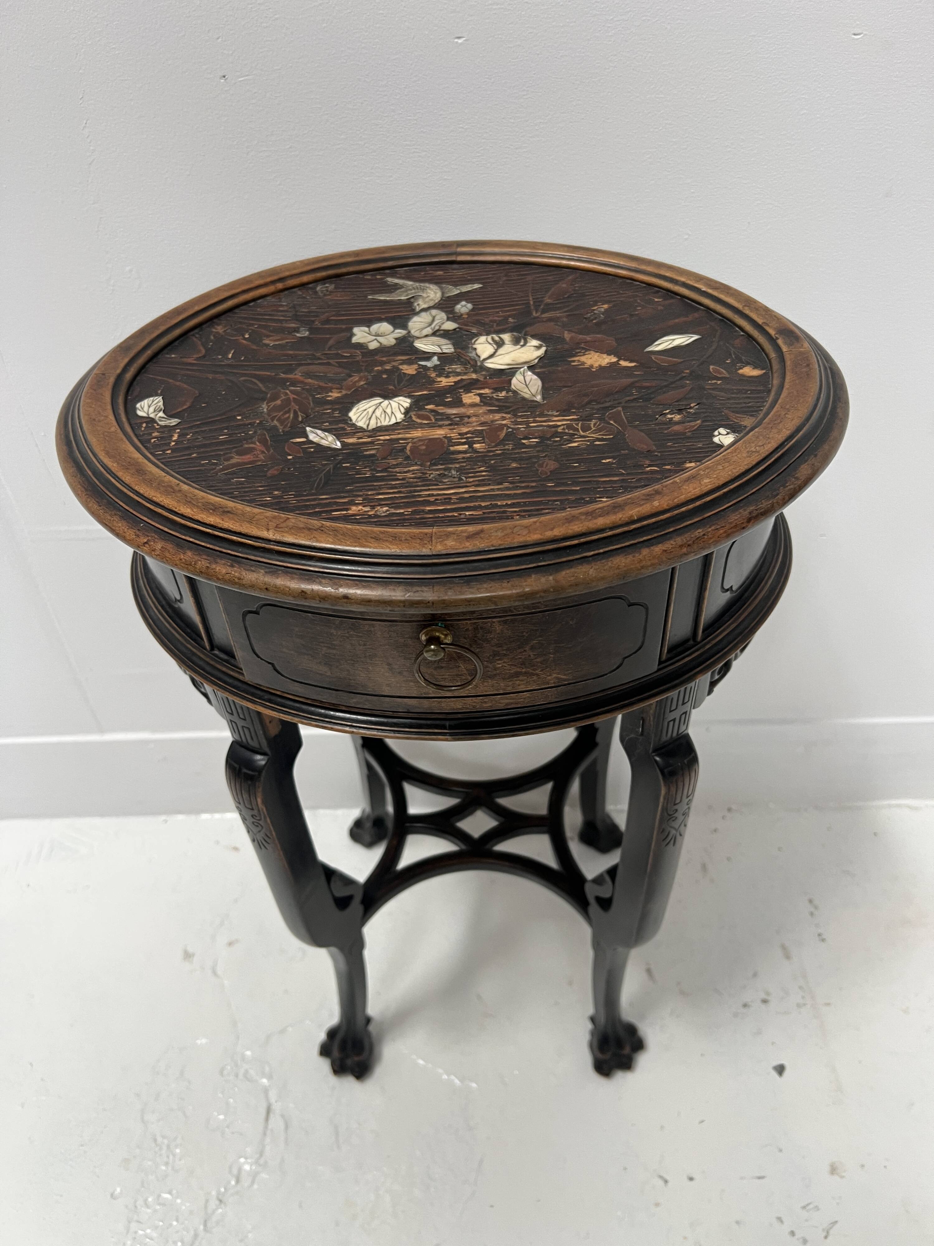 Asian style side table in natural wood, 20th century.