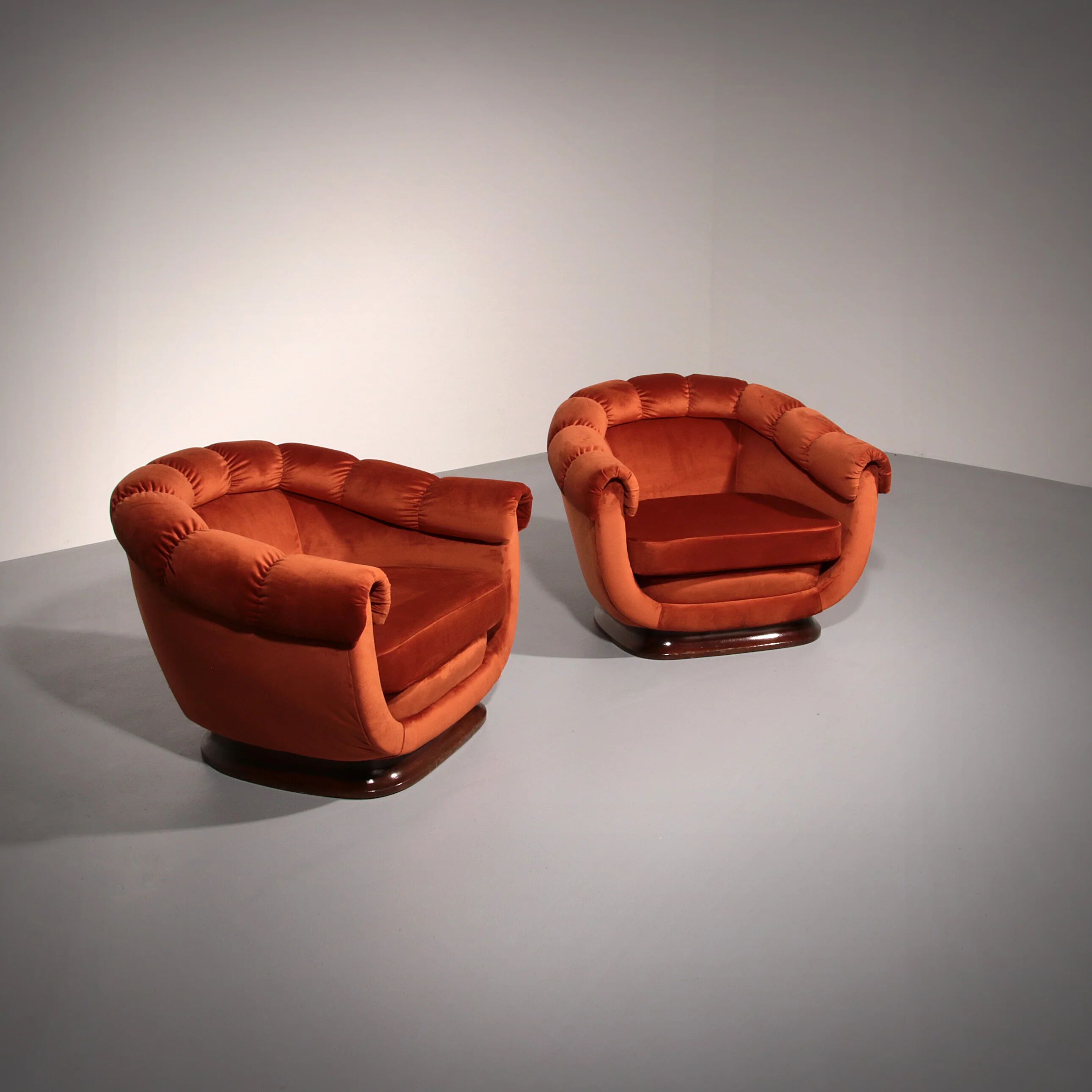 Chaises longues italiennes des années 1950 en velours cuivré orange.