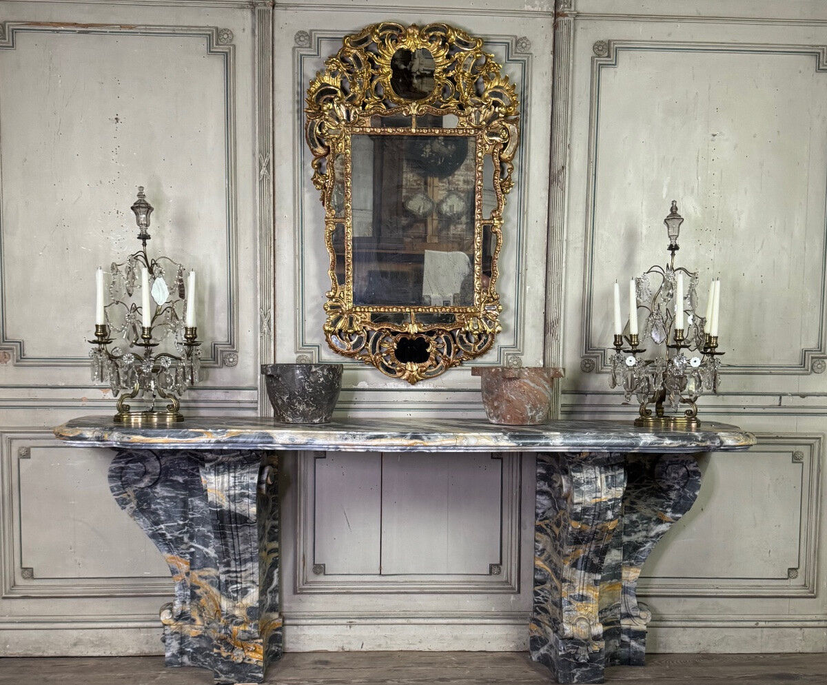 Miroir de style baroque en bois sculpté et doré, Empire Austro-hongrois, début XIXème siècle