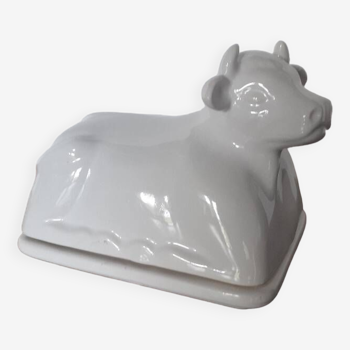 Cow-shaped butter dish