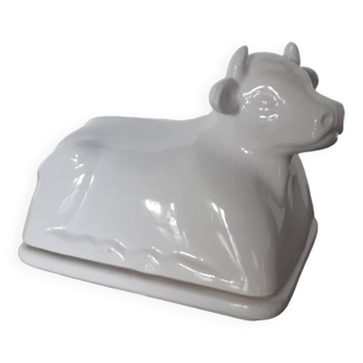 Cow-shaped butter dish